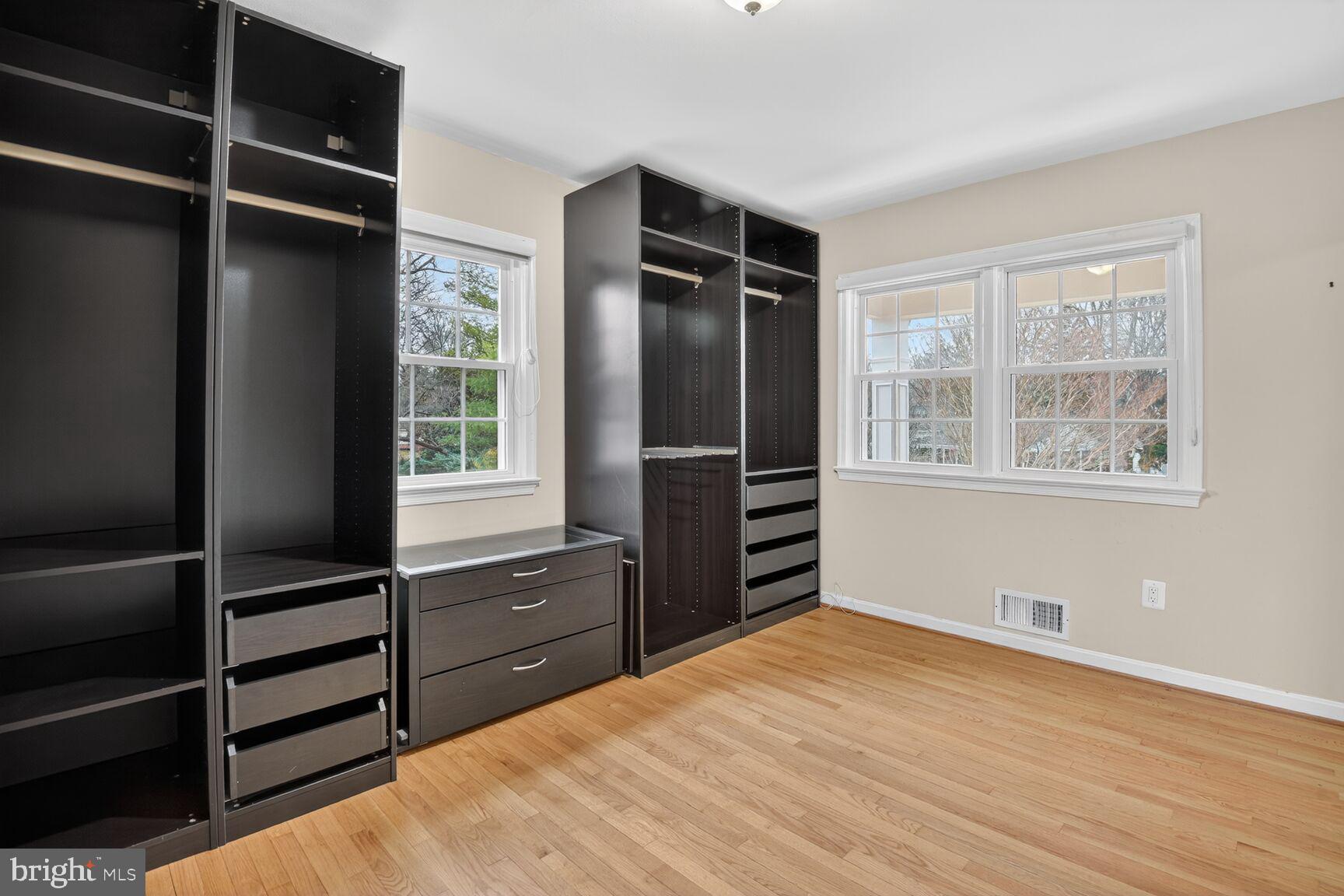 1605 MARY ELLEN COURT