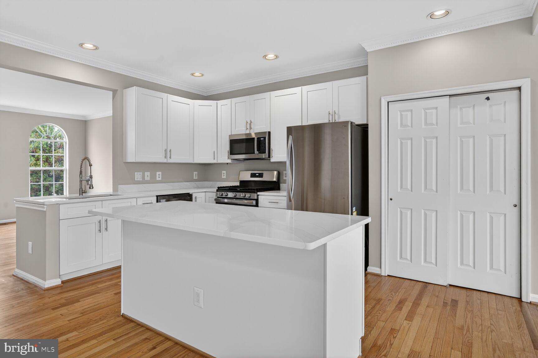 6808 CEDAR LOCH COURT