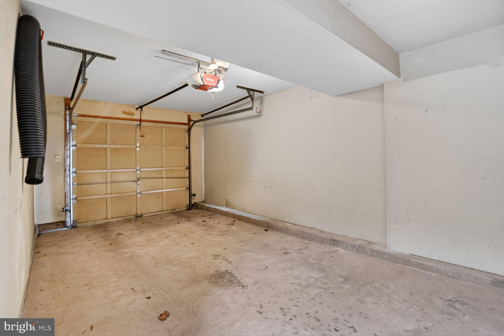 6808 CEDAR LOCH COURT