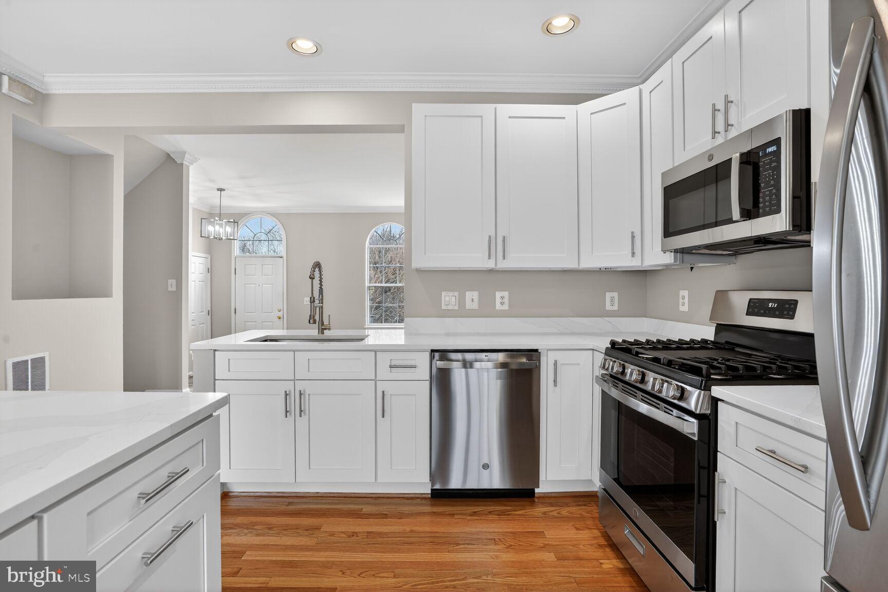 6808 CEDAR LOCH COURT