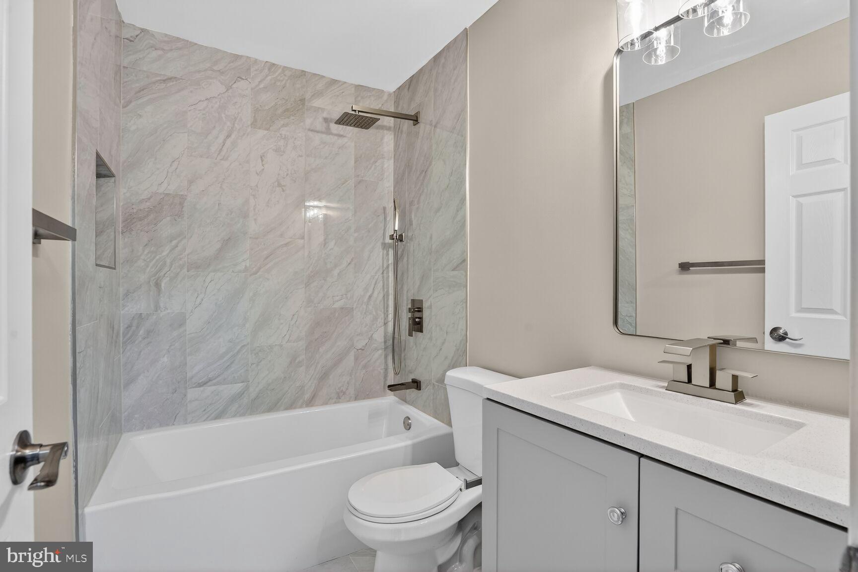 6808 CEDAR LOCH COURT