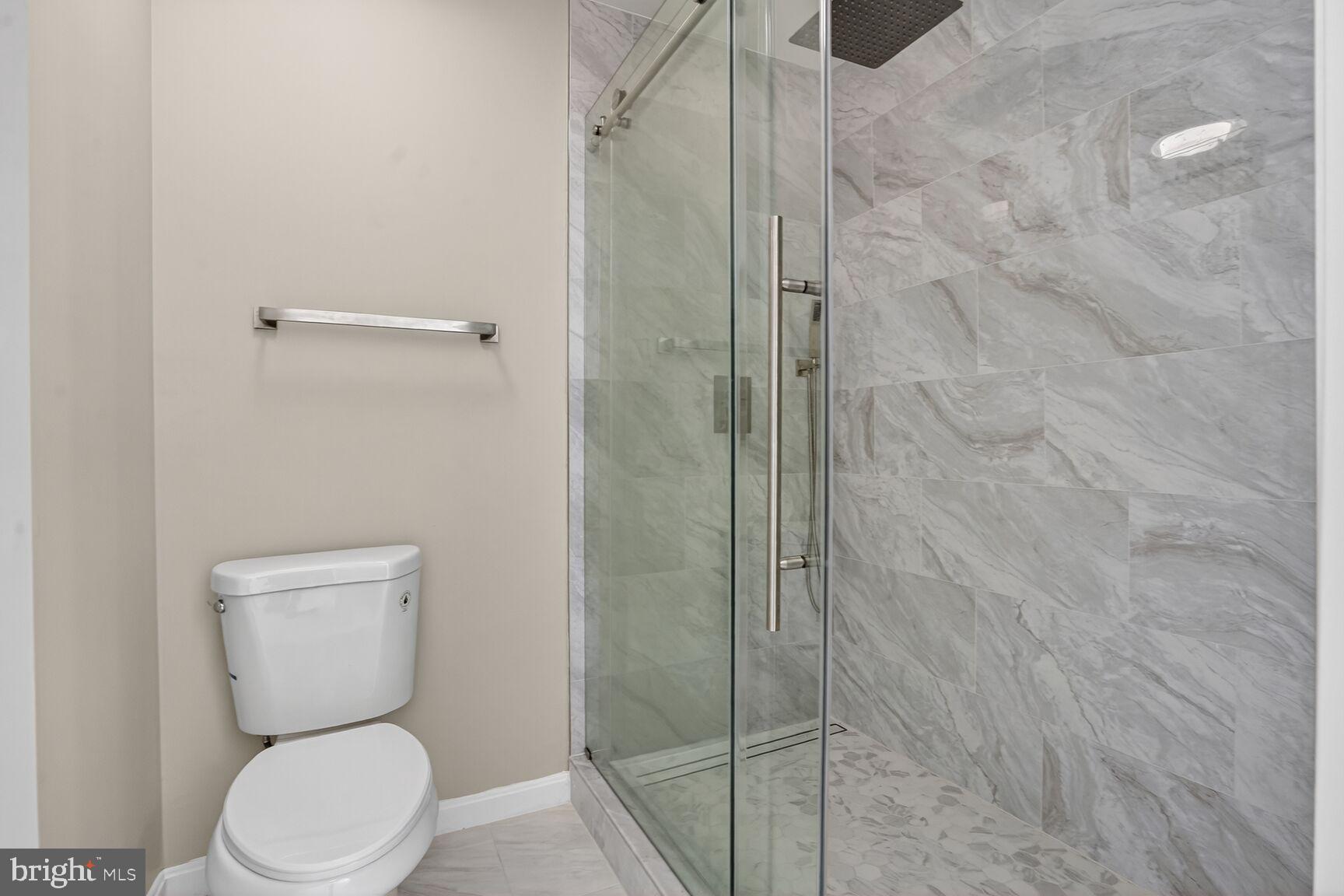 6808 CEDAR LOCH COURT