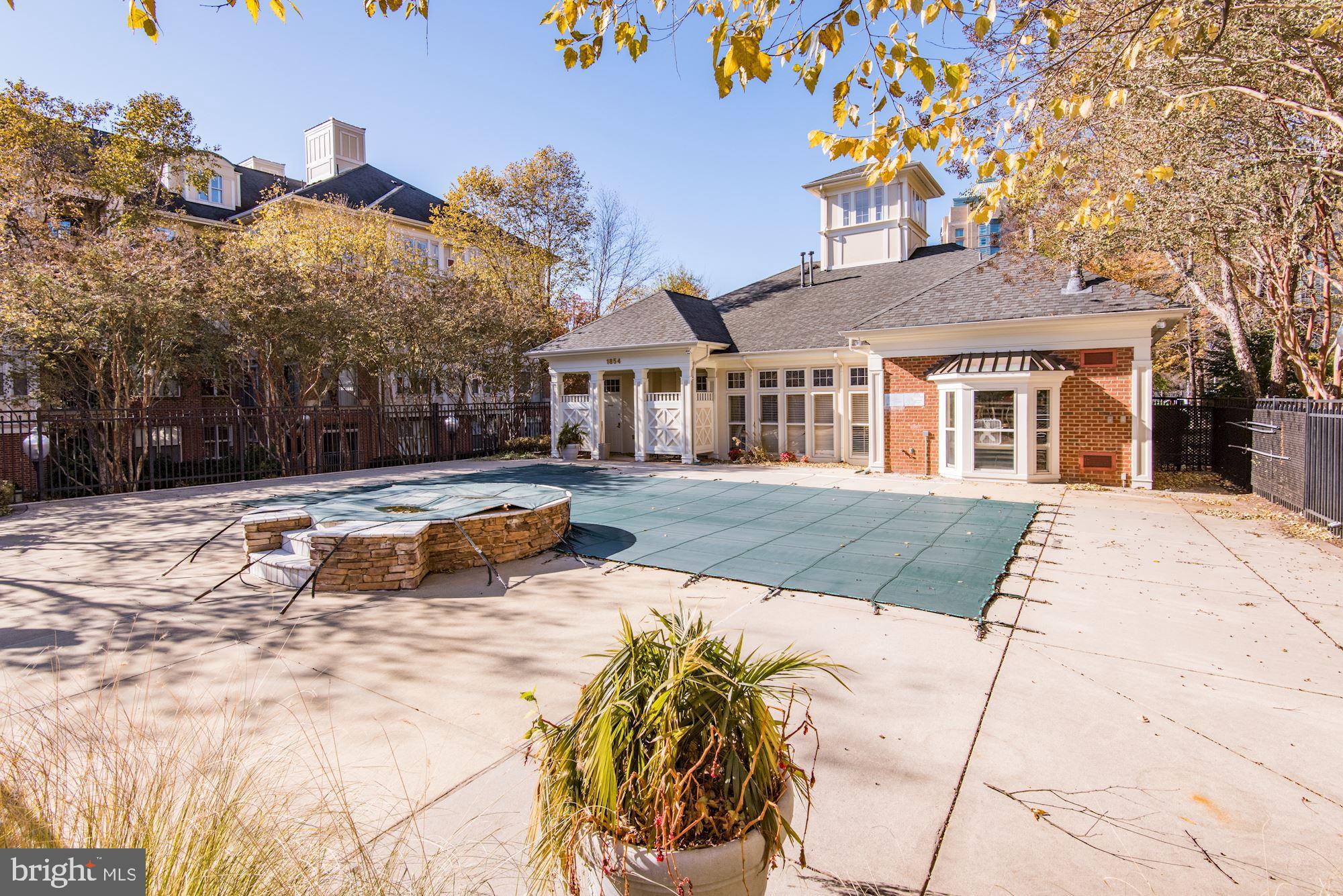 1860 STRATFORD PARK PLACE 204