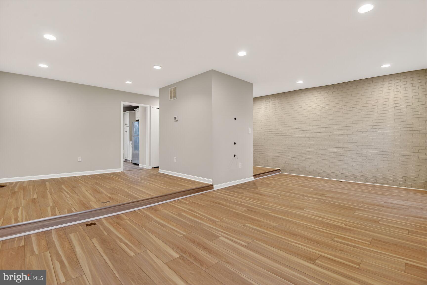 2874 SUTTON OAKS LANE