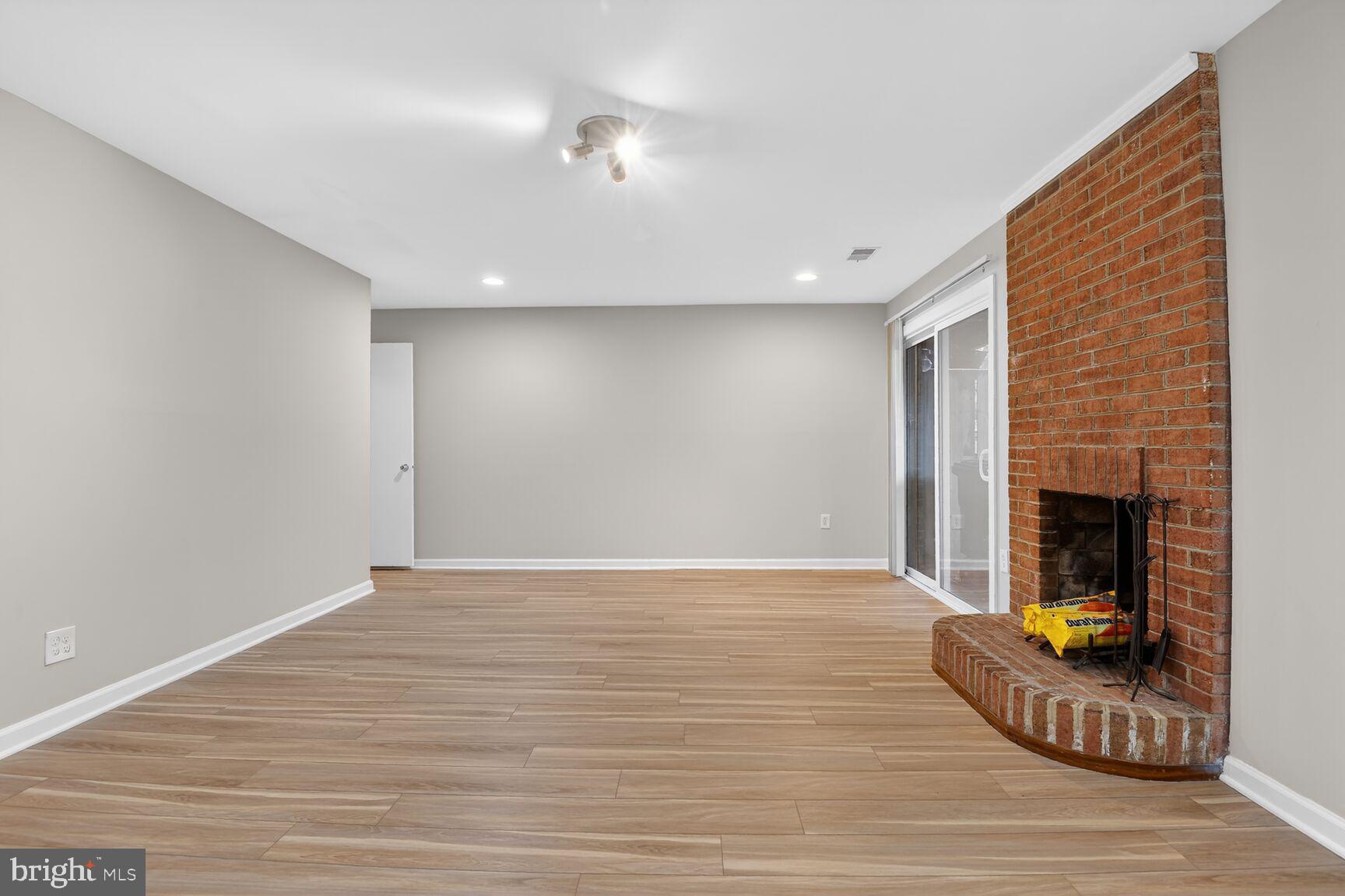 2874 SUTTON OAKS LANE