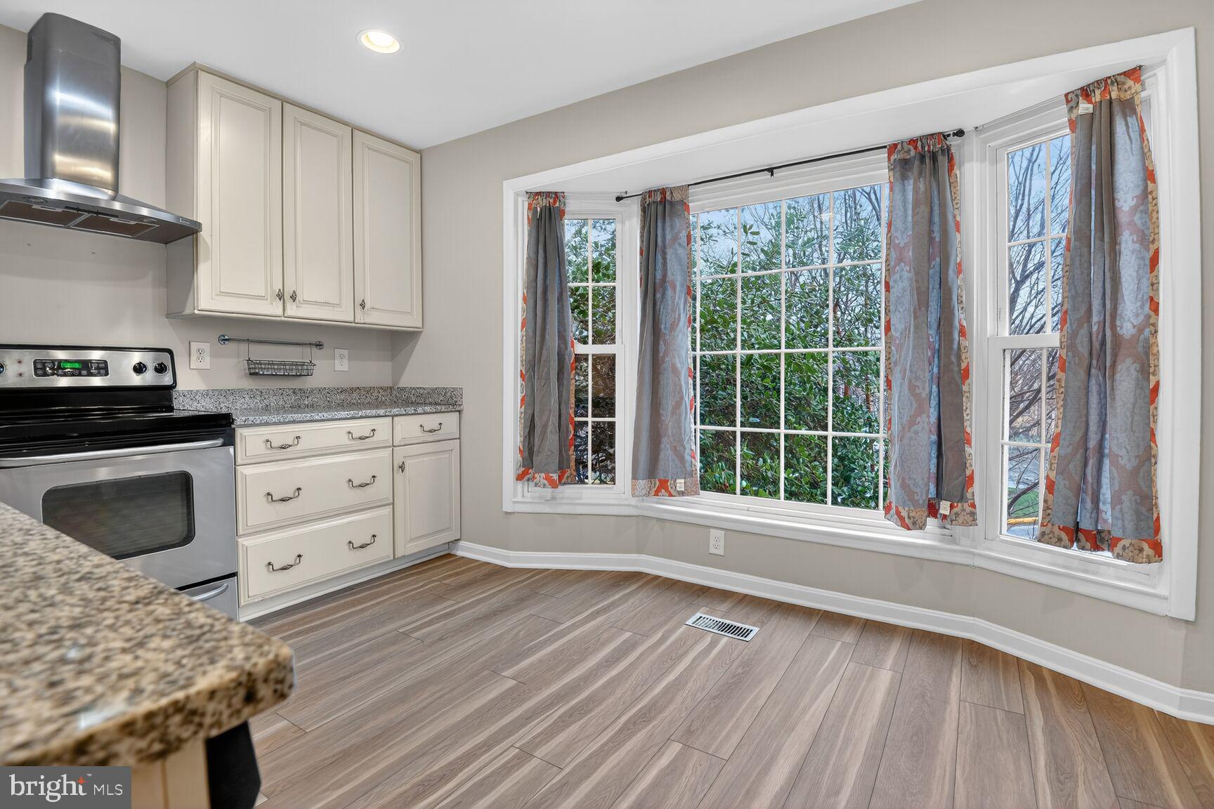 2874 SUTTON OAKS LANE
