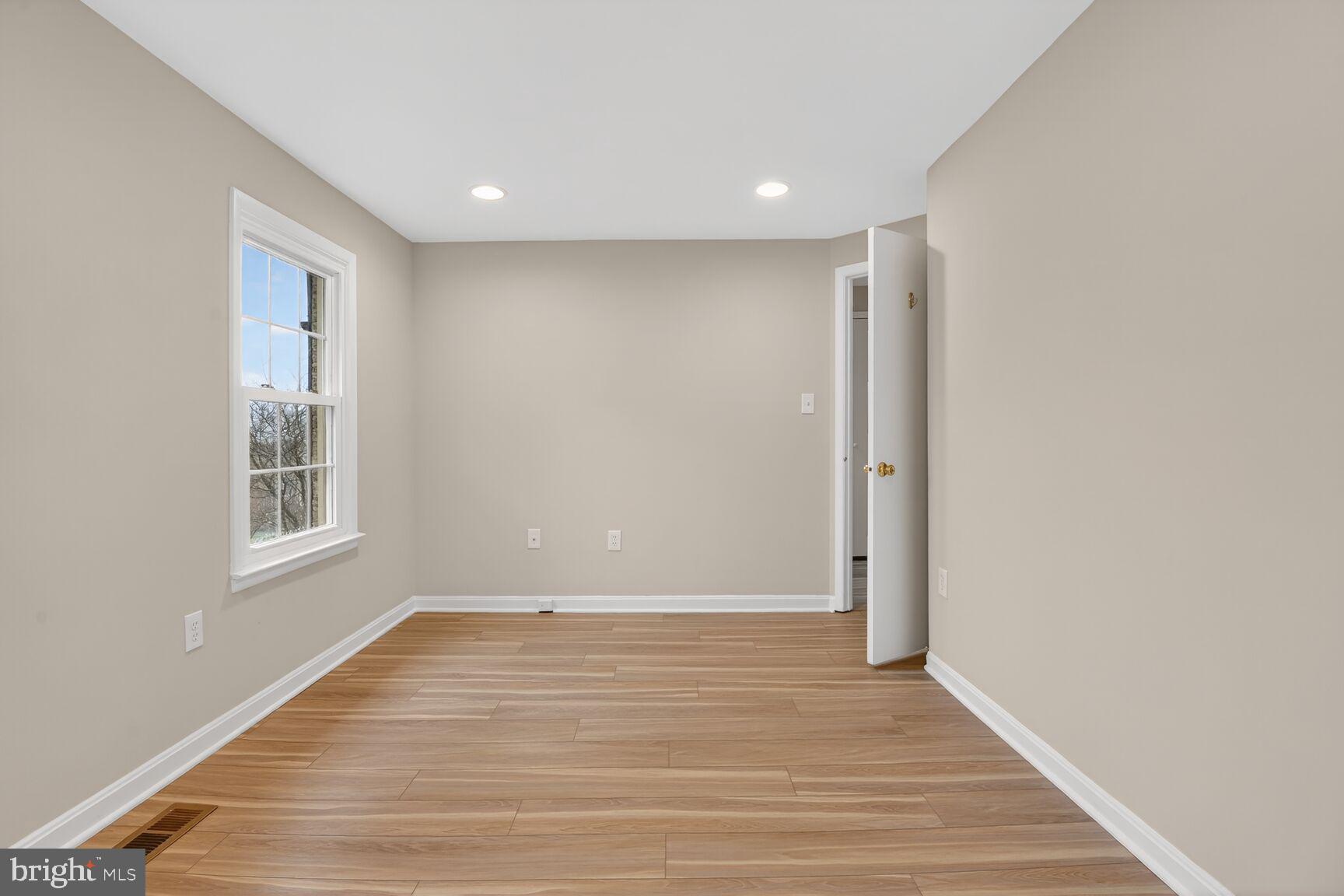 2874 SUTTON OAKS LANE