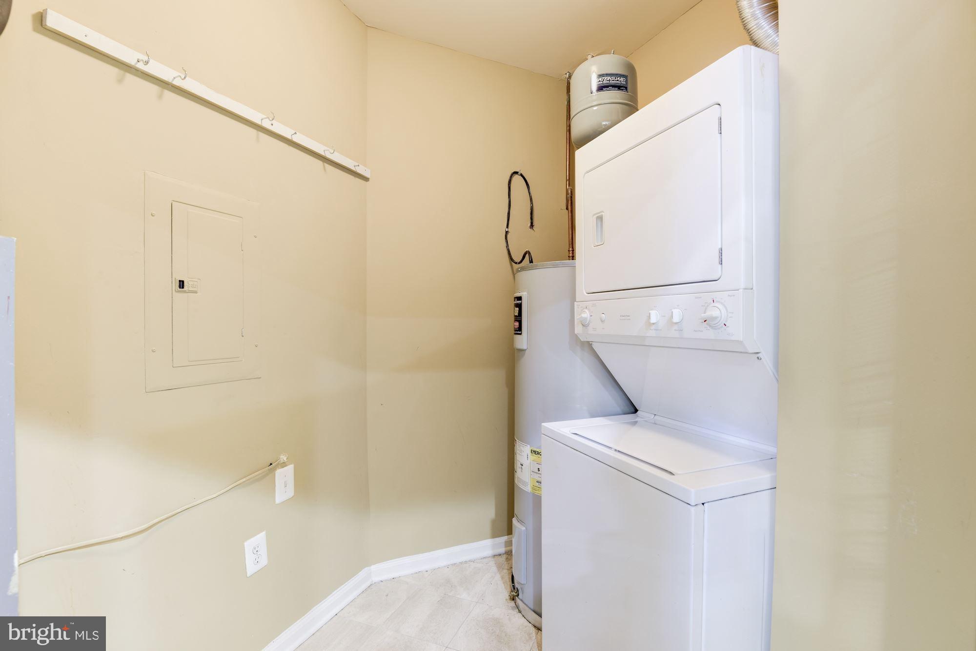 1860 STRATFORD PARK PLACE 204