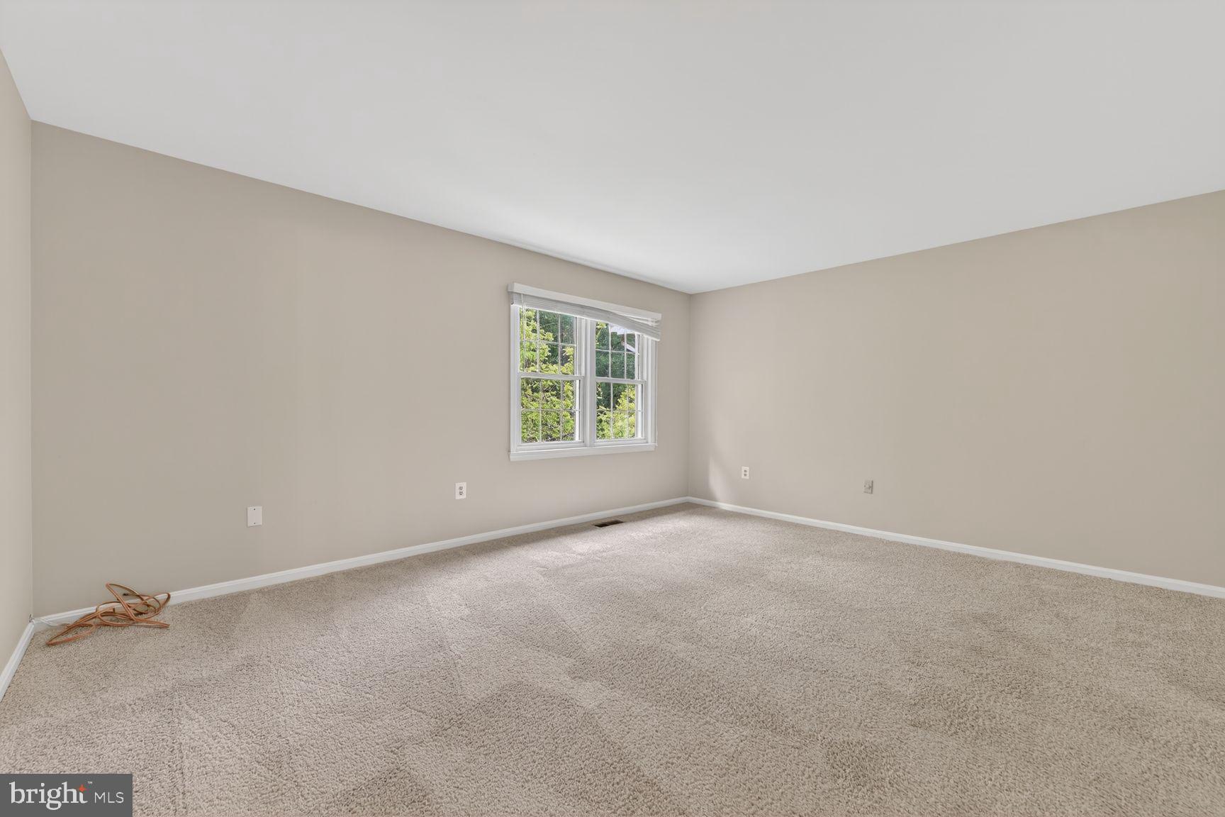 2832 KELLY SQUARE