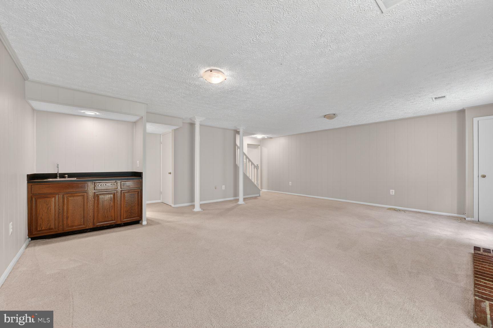 2832 KELLY SQUARE