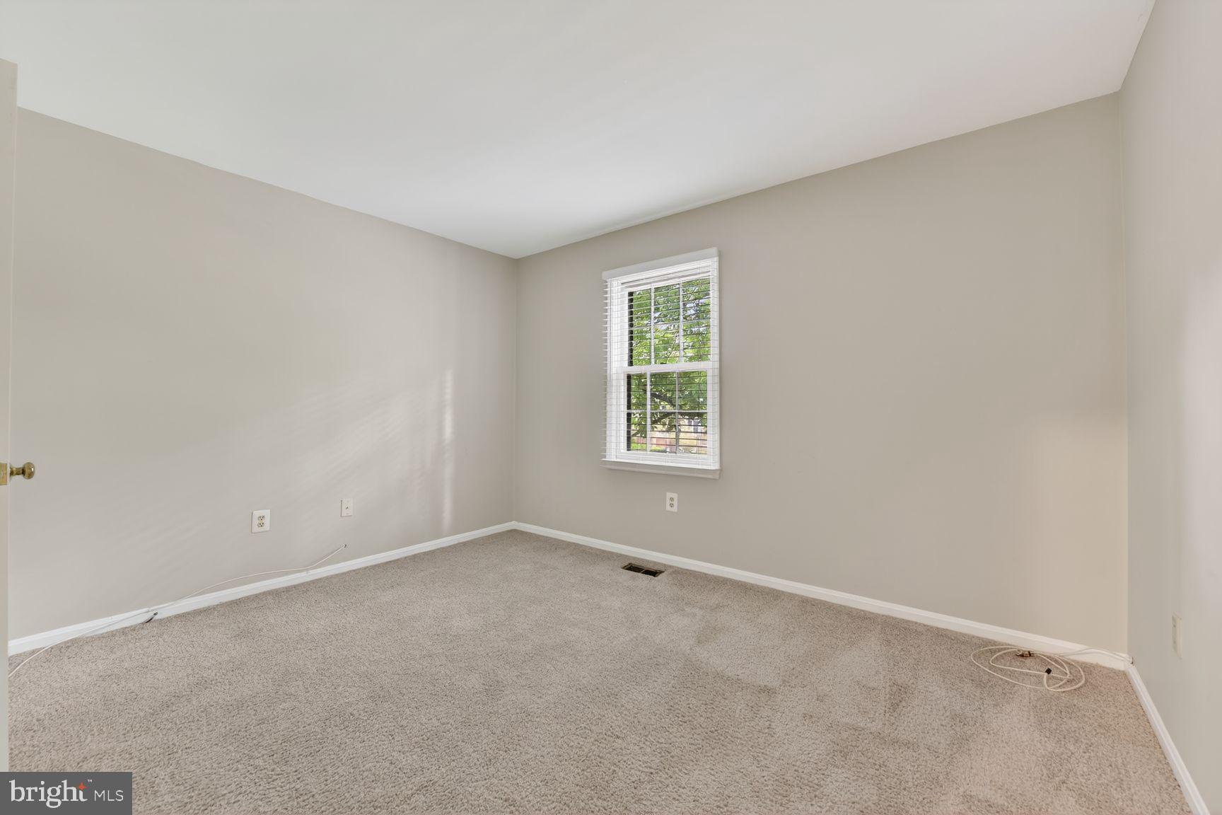 2832 KELLY SQUARE