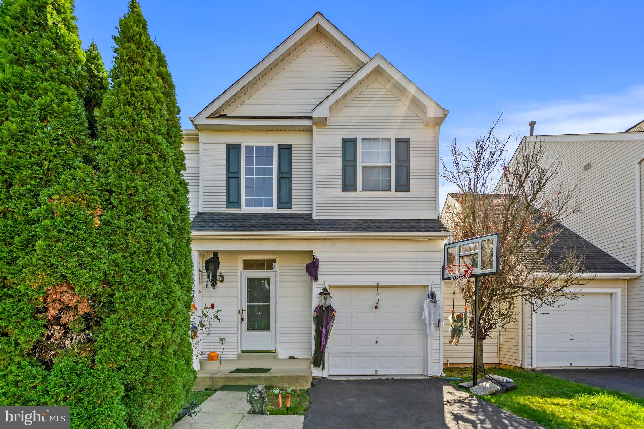 22385 MAISON CARREE SQUARE