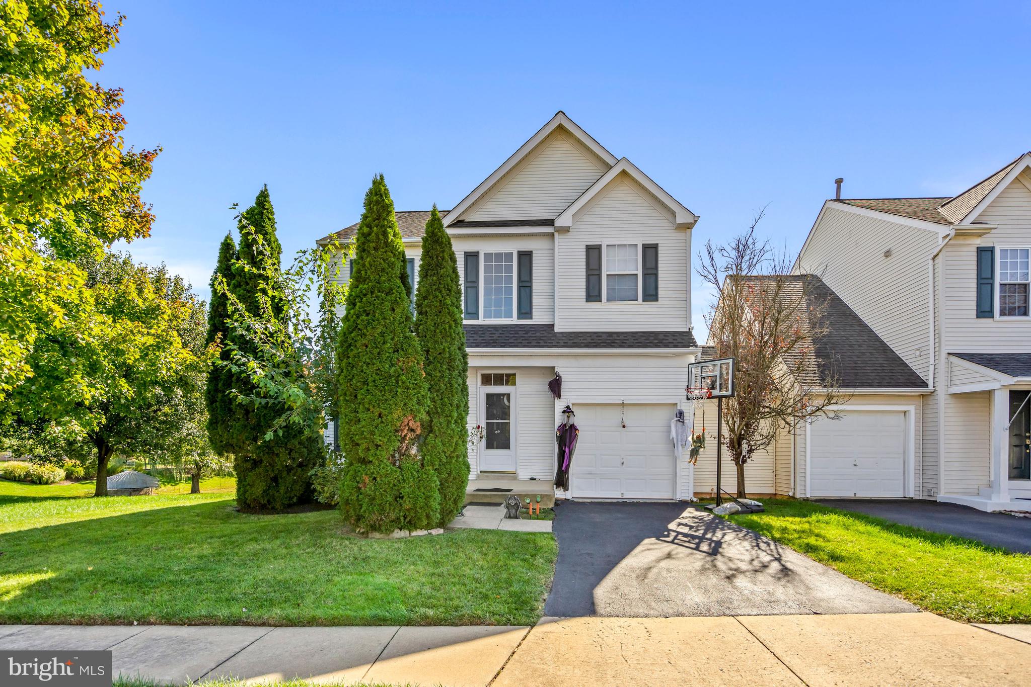 22385 MAISON CARREE SQUARE