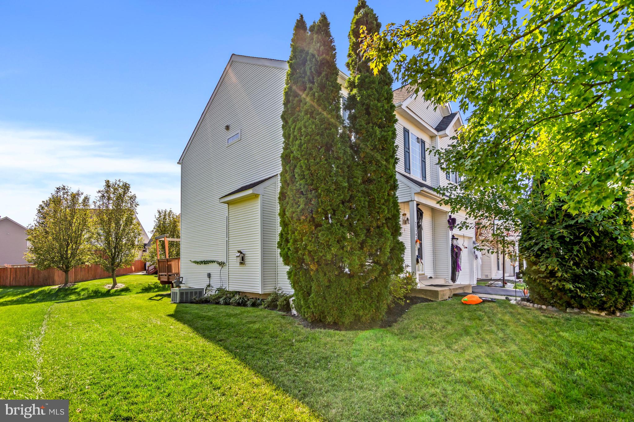 22385 MAISON CARREE SQUARE