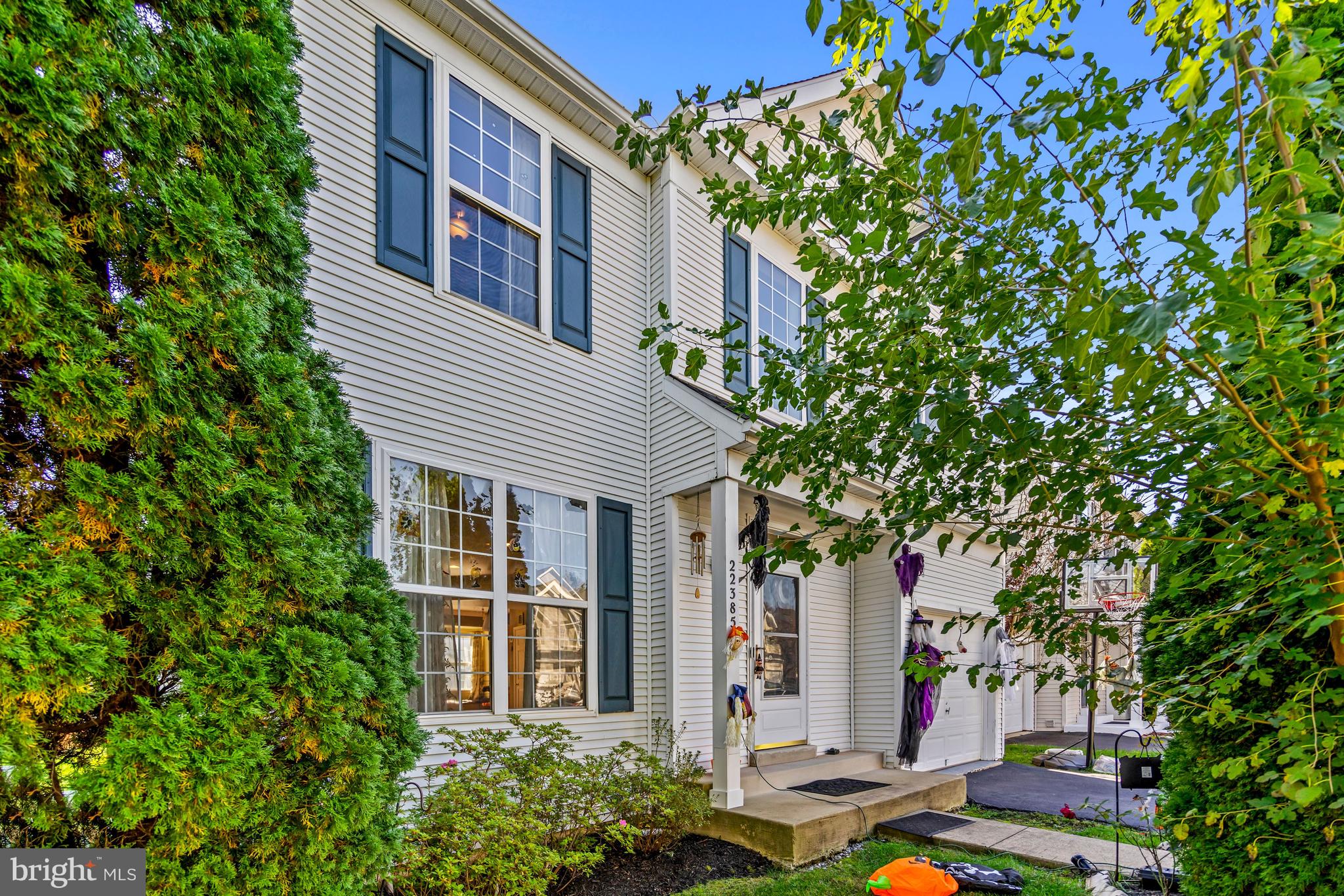 22385 MAISON CARREE SQUARE