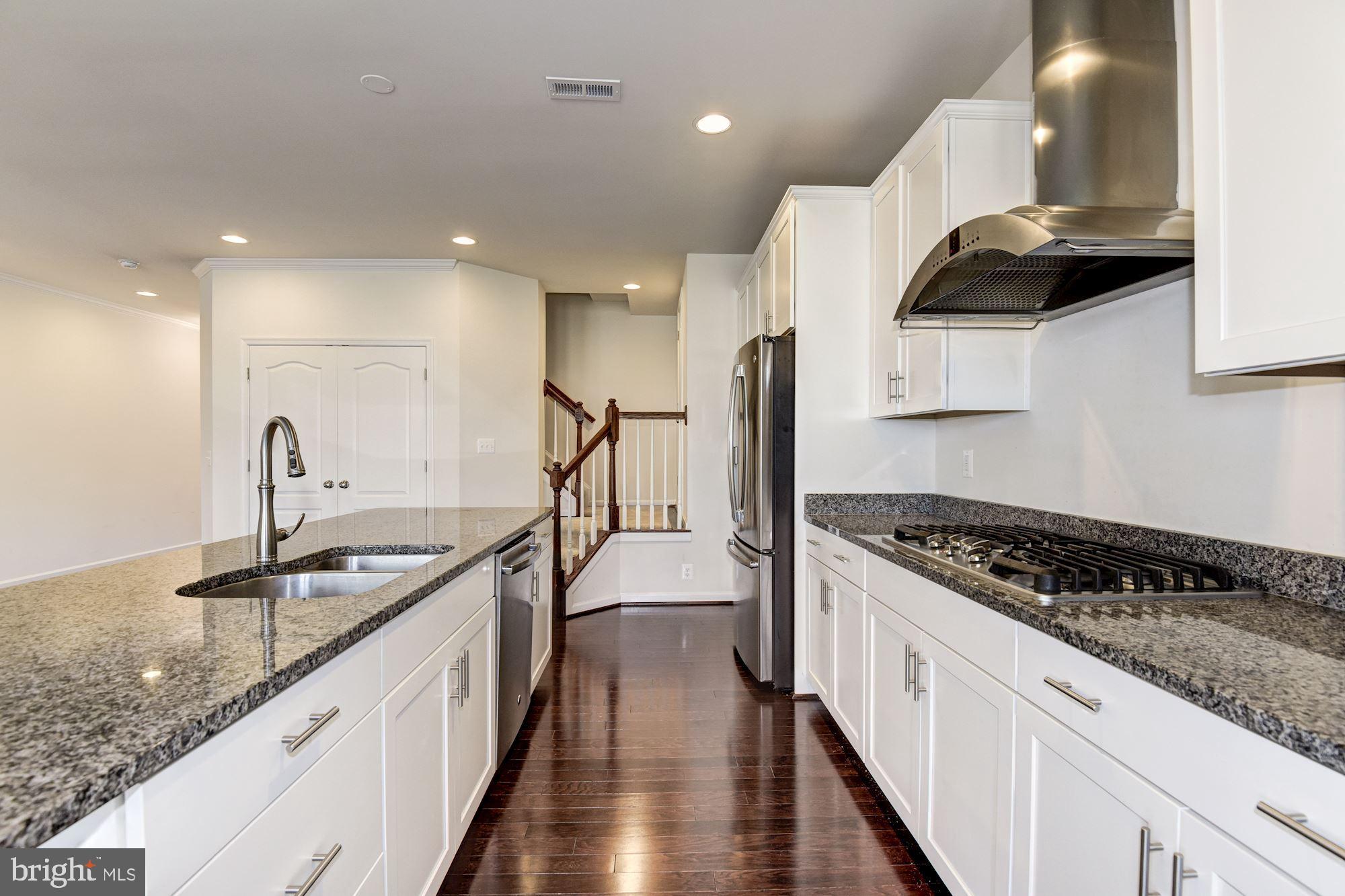 42524 BENFOLD SQUARE