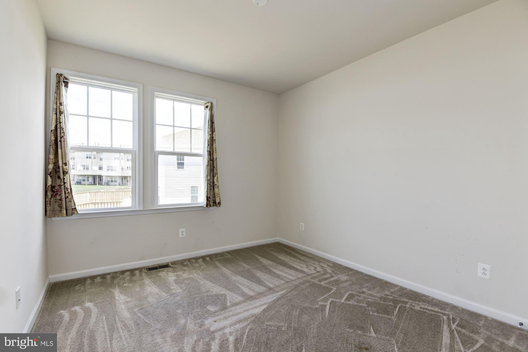 42524 BENFOLD SQUARE