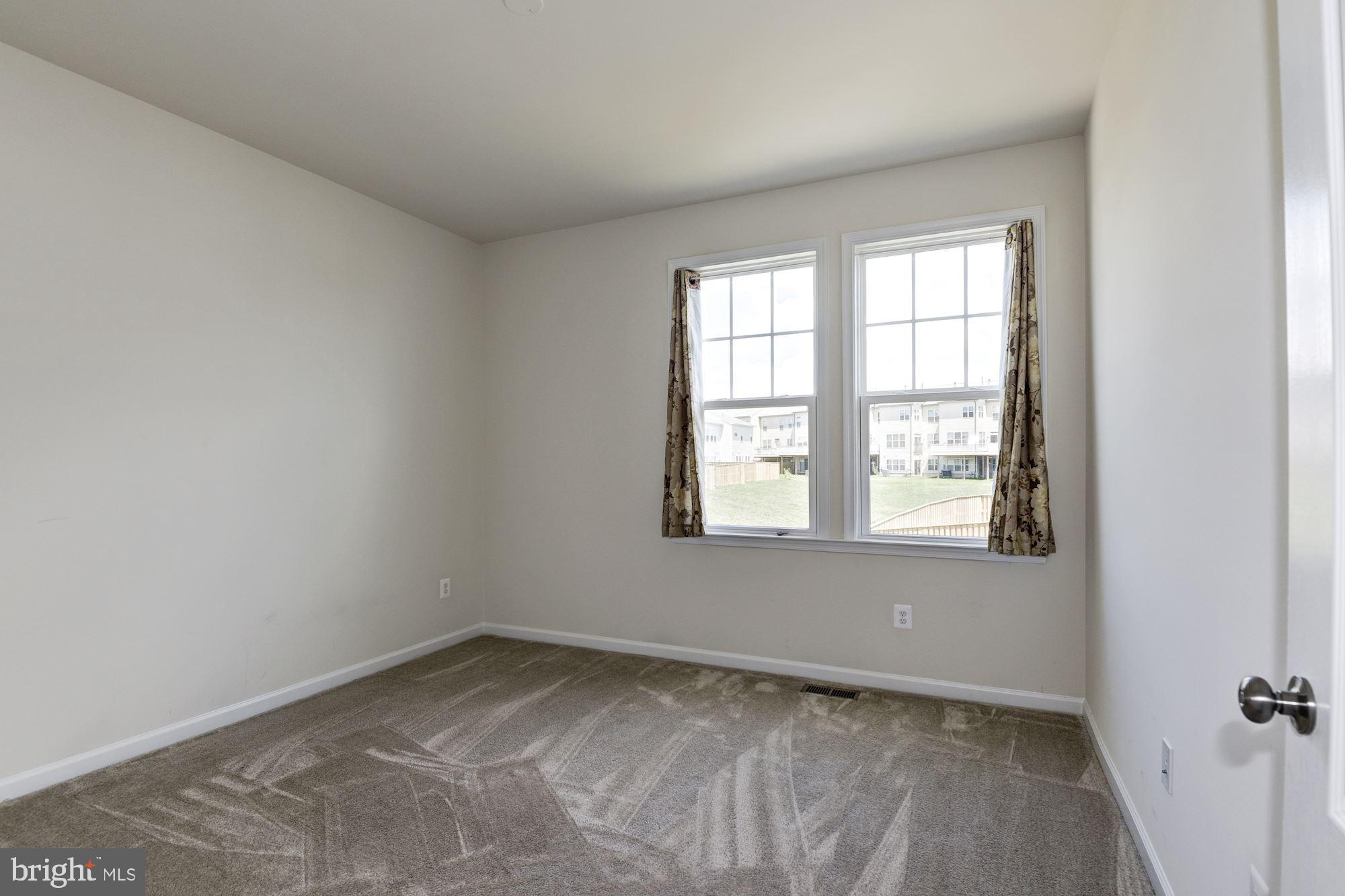 42524 BENFOLD SQUARE