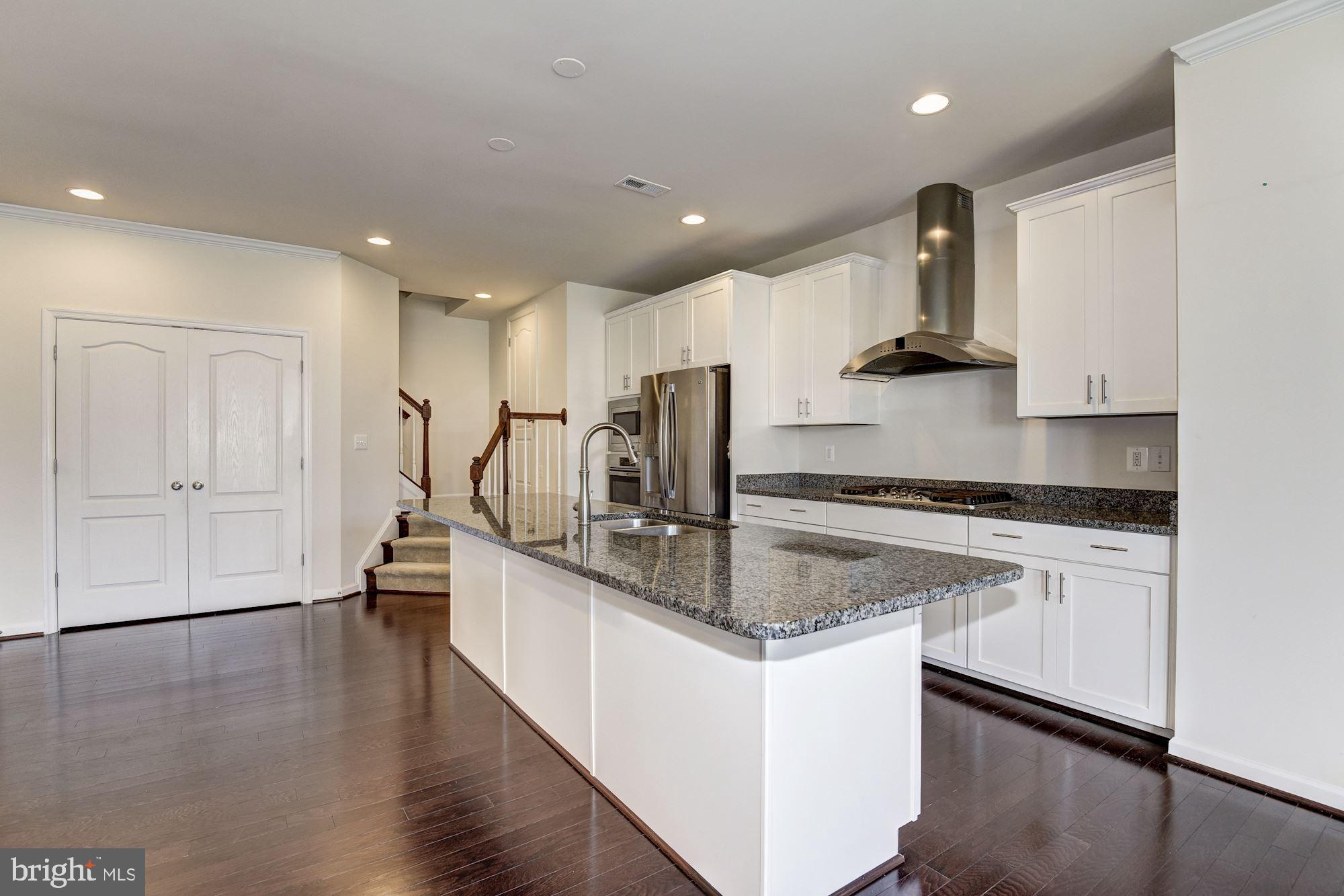 42524 BENFOLD SQUARE