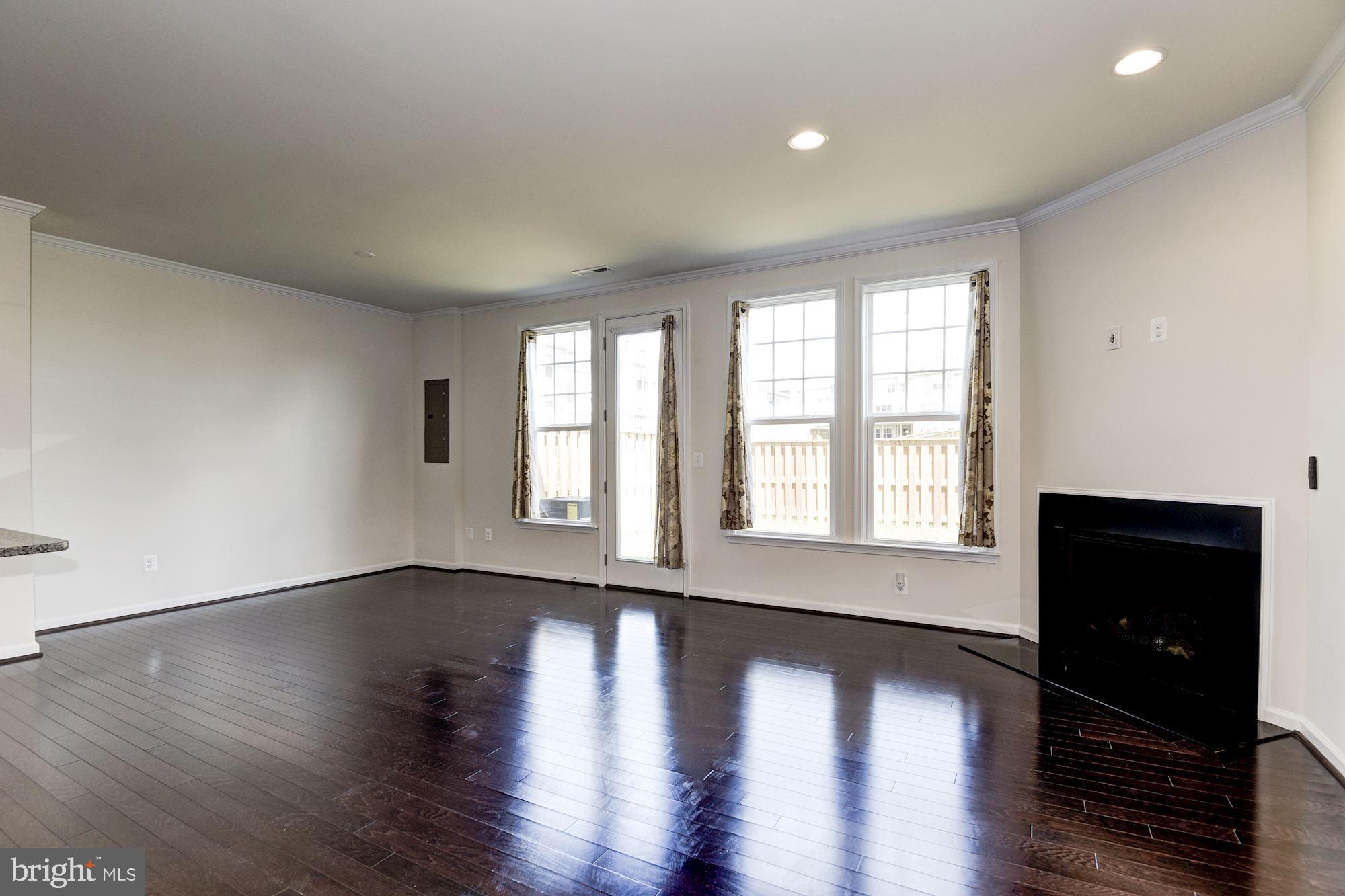 42524 BENFOLD SQUARE