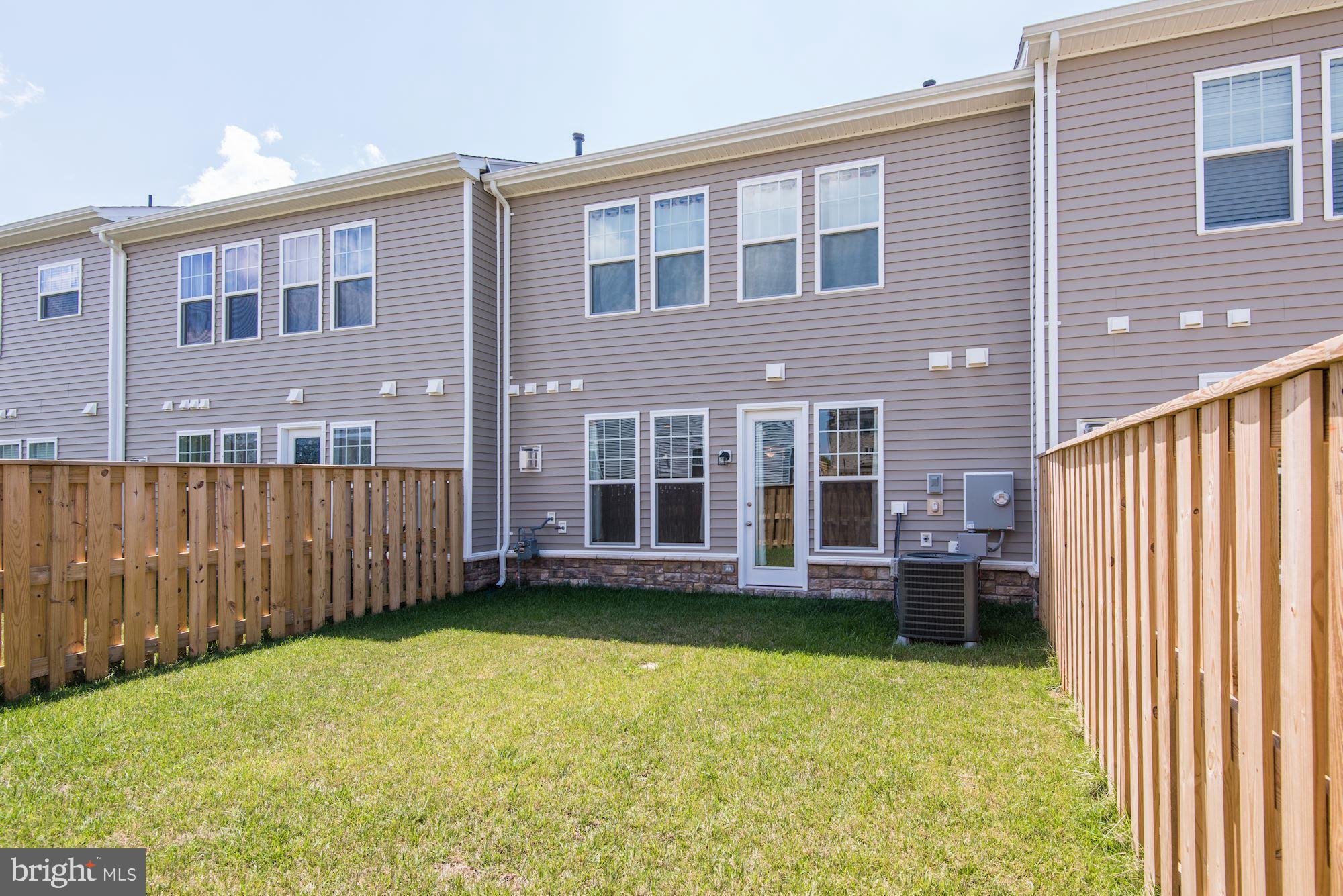 42524 BENFOLD SQUARE