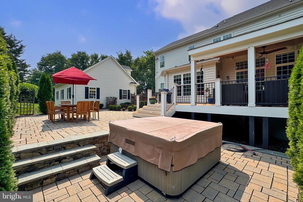 16146 WATERFORD CREEK CIRCLE