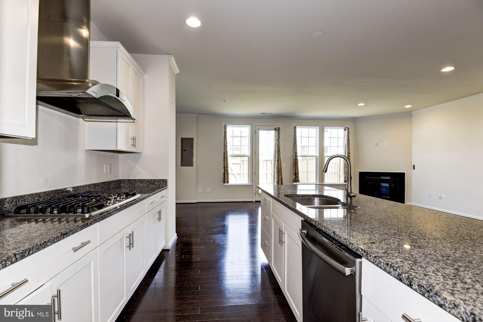 42524 BENFOLD SQUARE