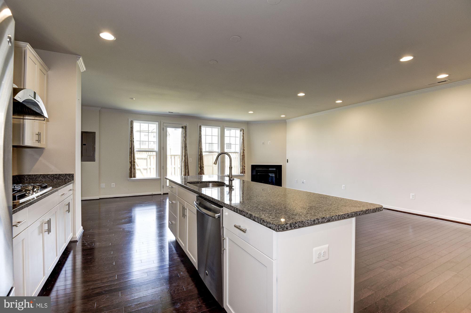 42524 BENFOLD SQUARE