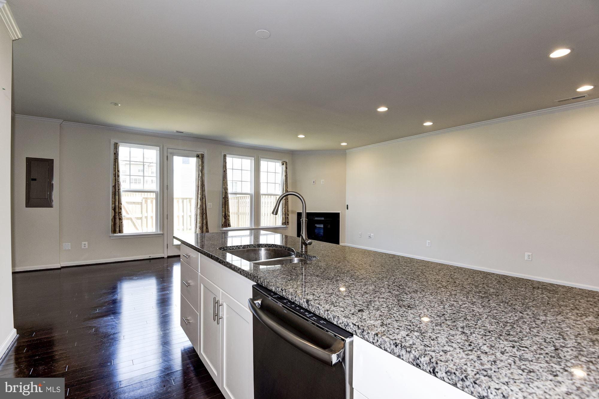 42524 BENFOLD SQUARE