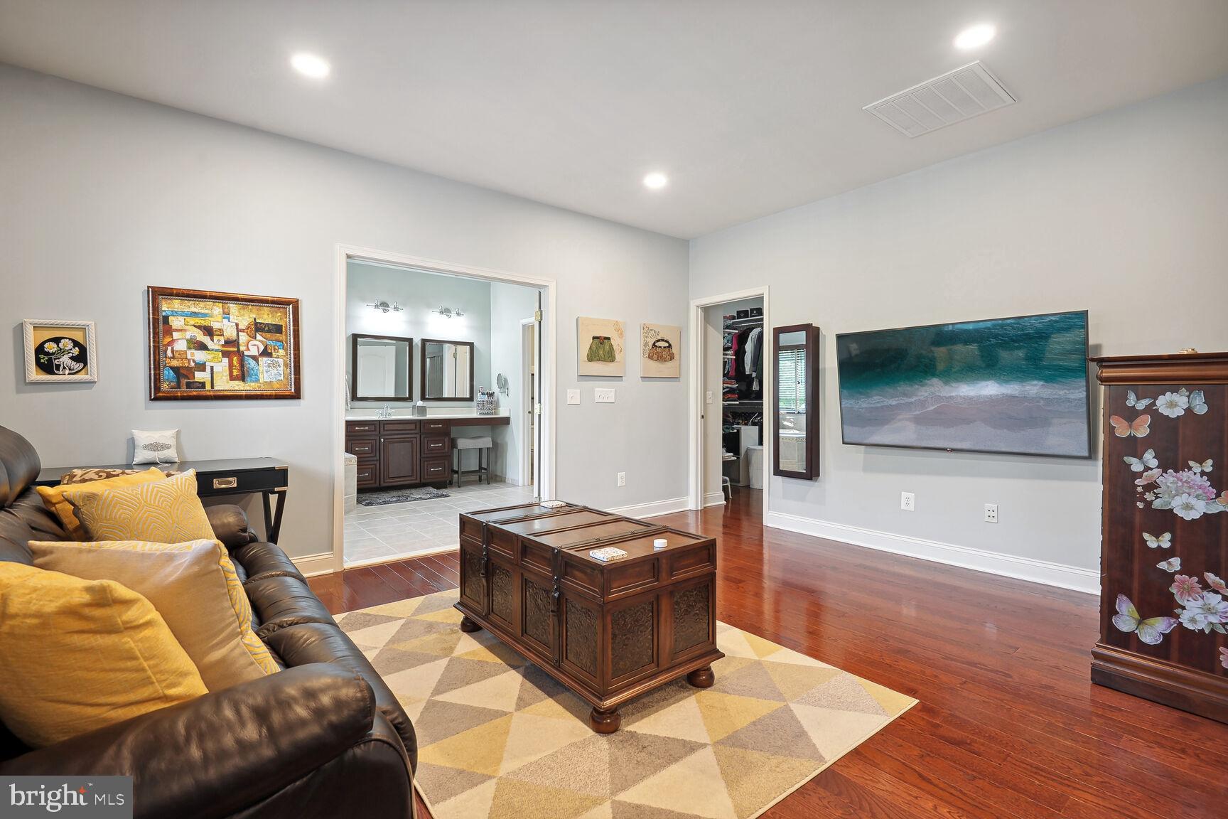 5350 WALKERTON COURT