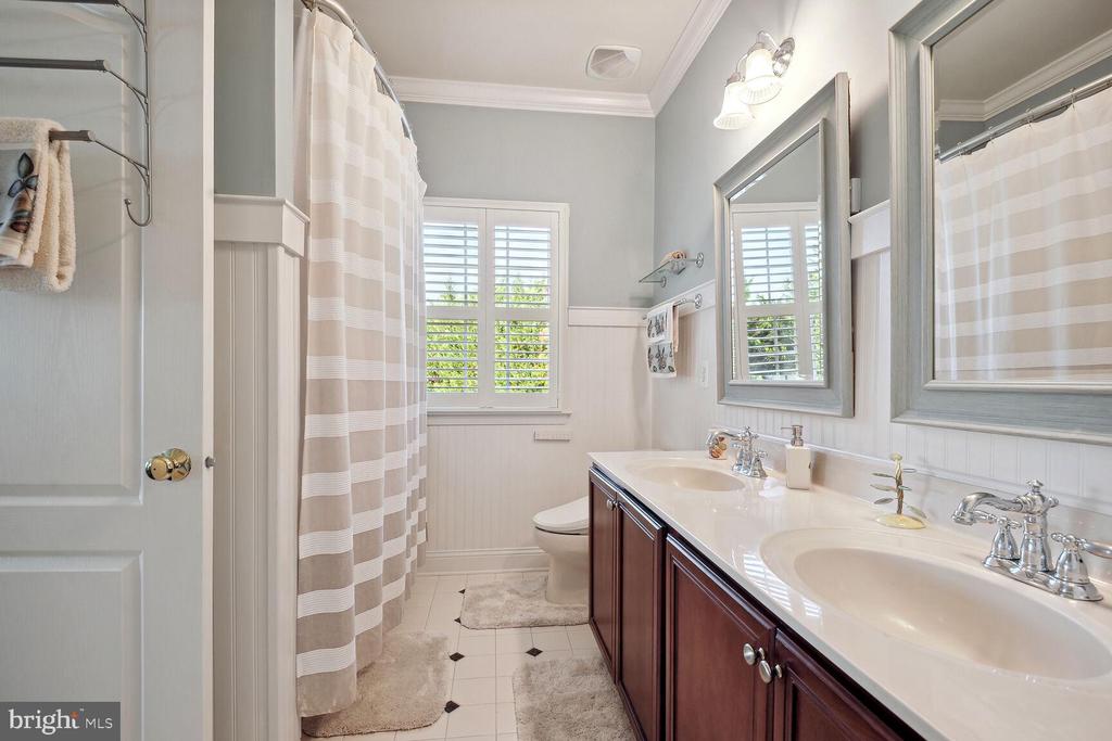 5350 WALKERTON COURT