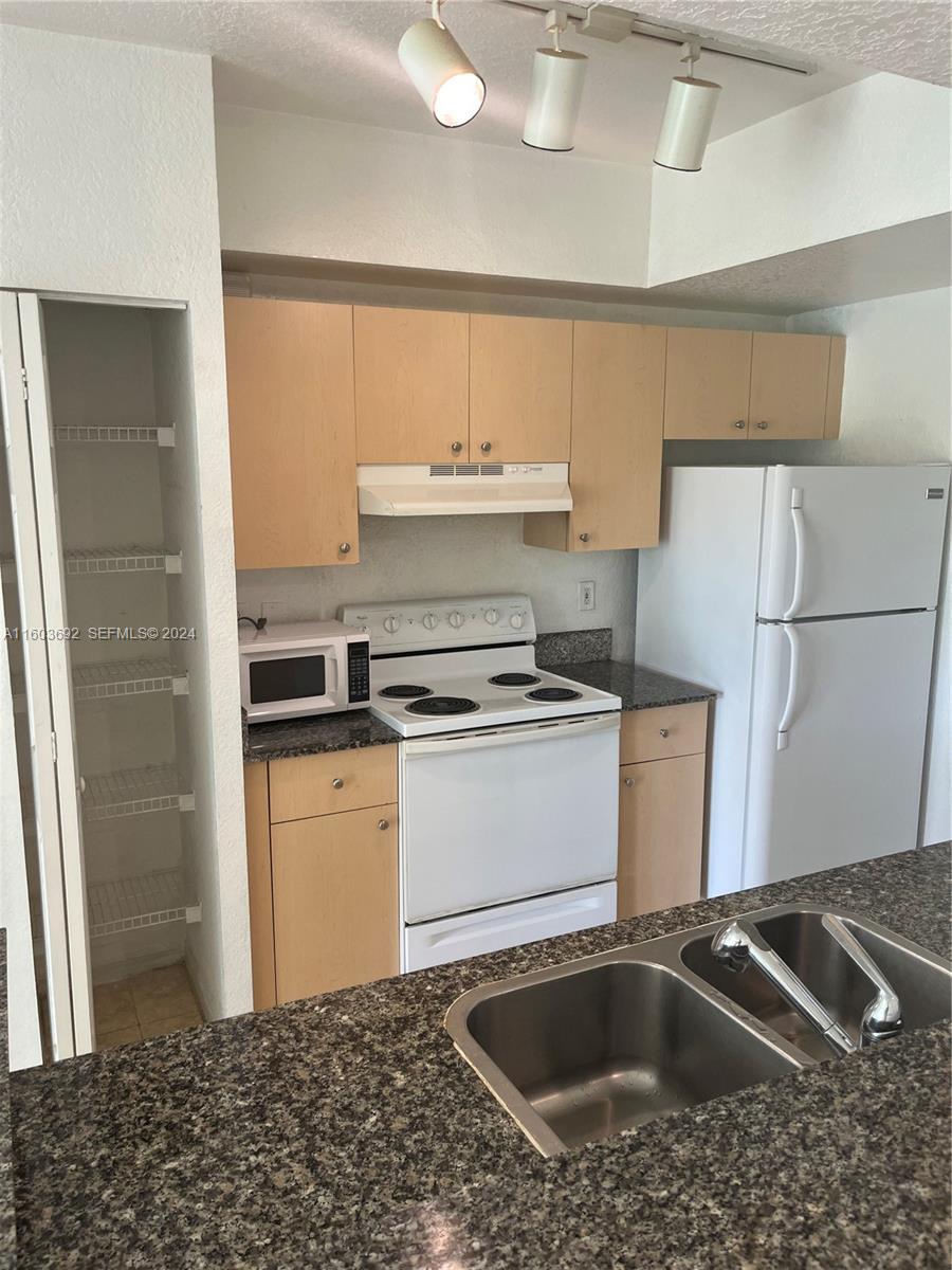 2525 Centergate Drive 103
