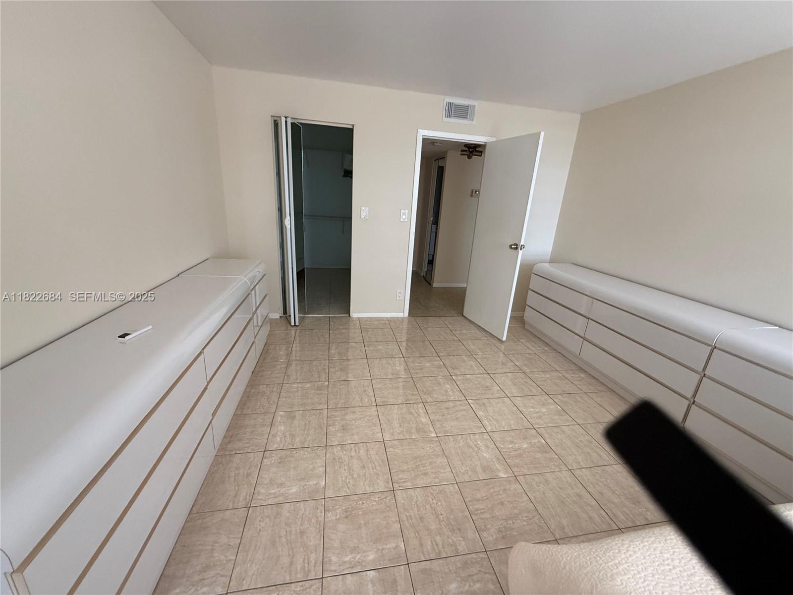 1000 Parkview Drive 905