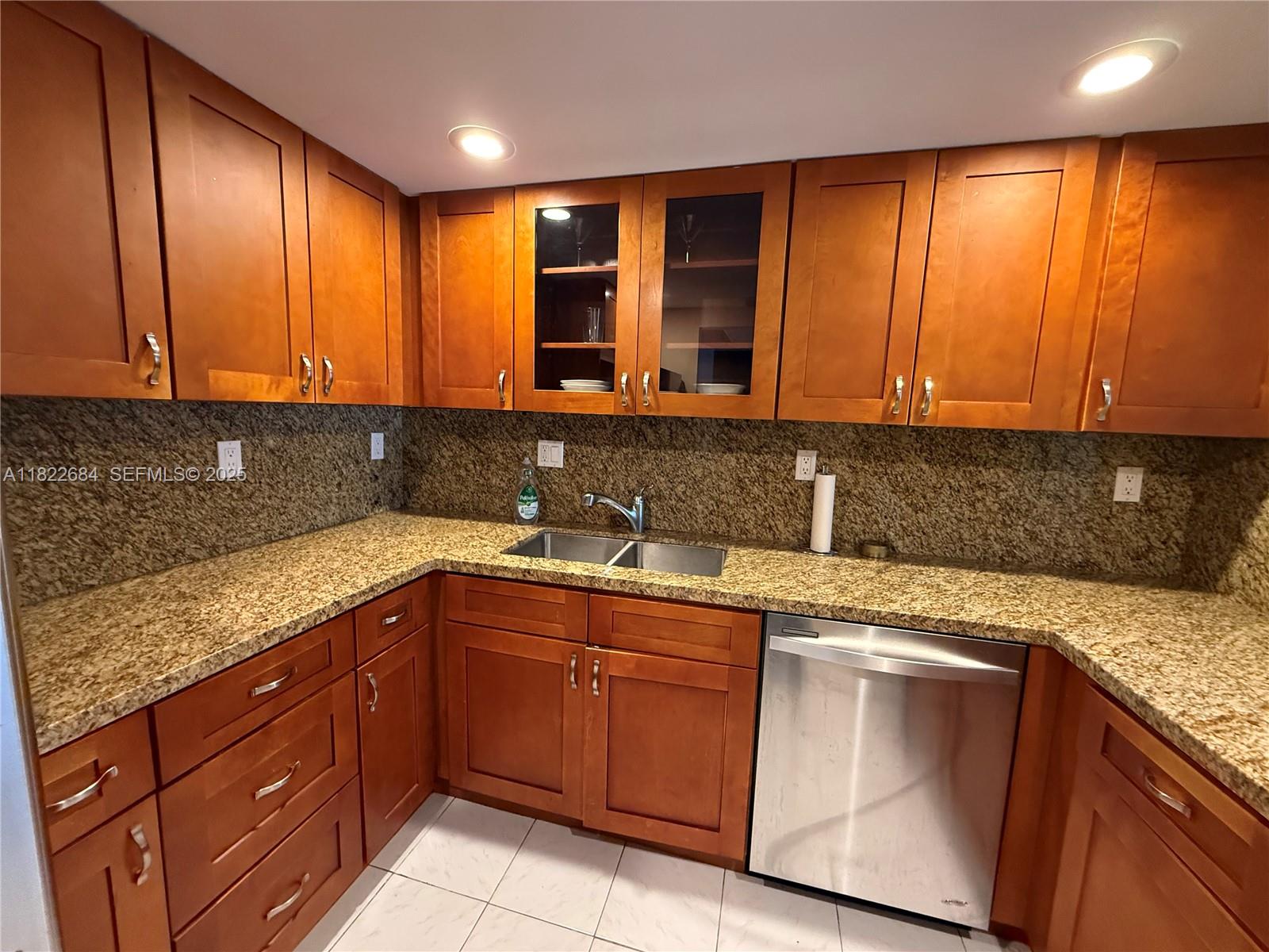 1000 Parkview Drive 905