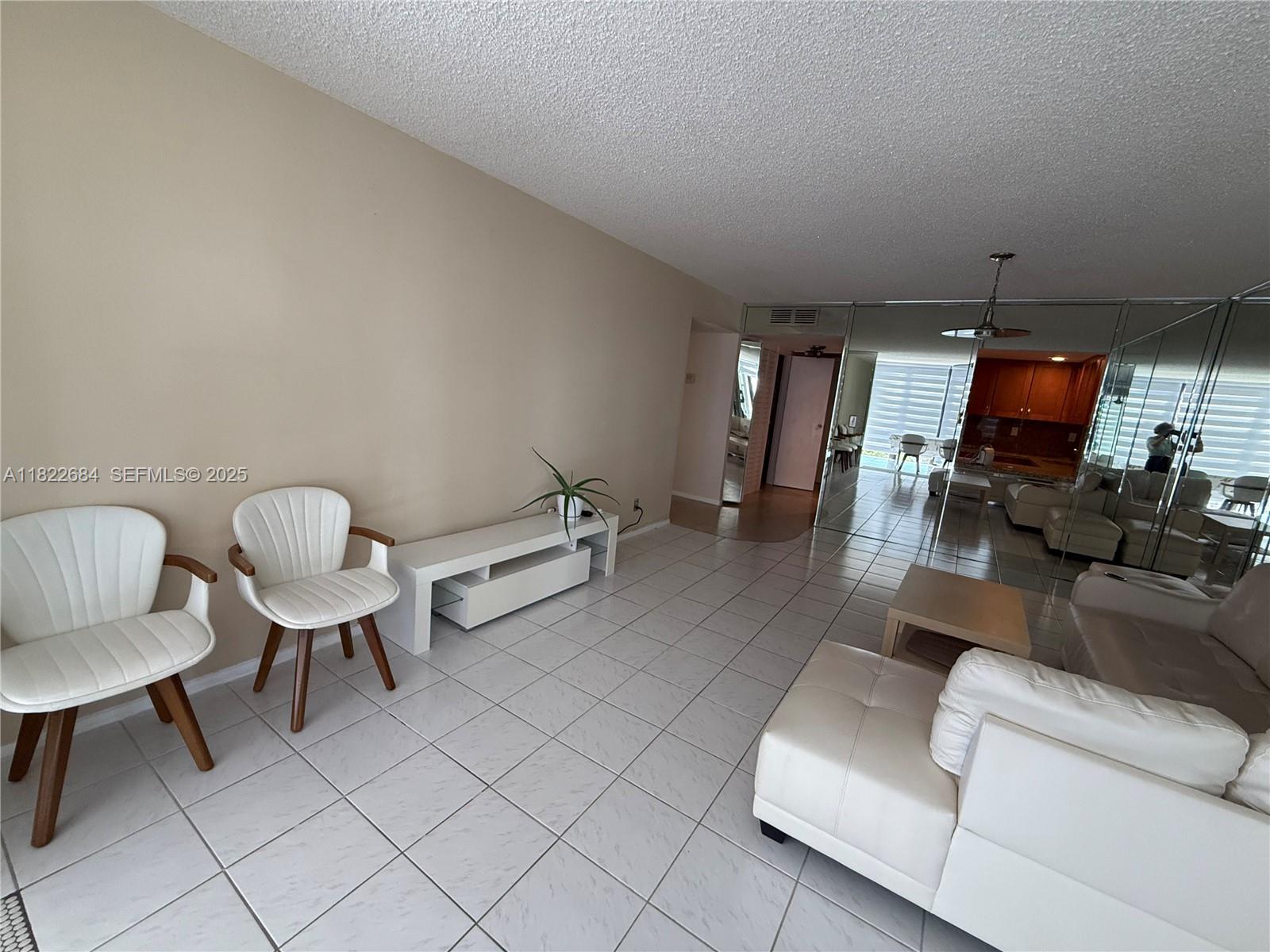 1000 Parkview Drive 905