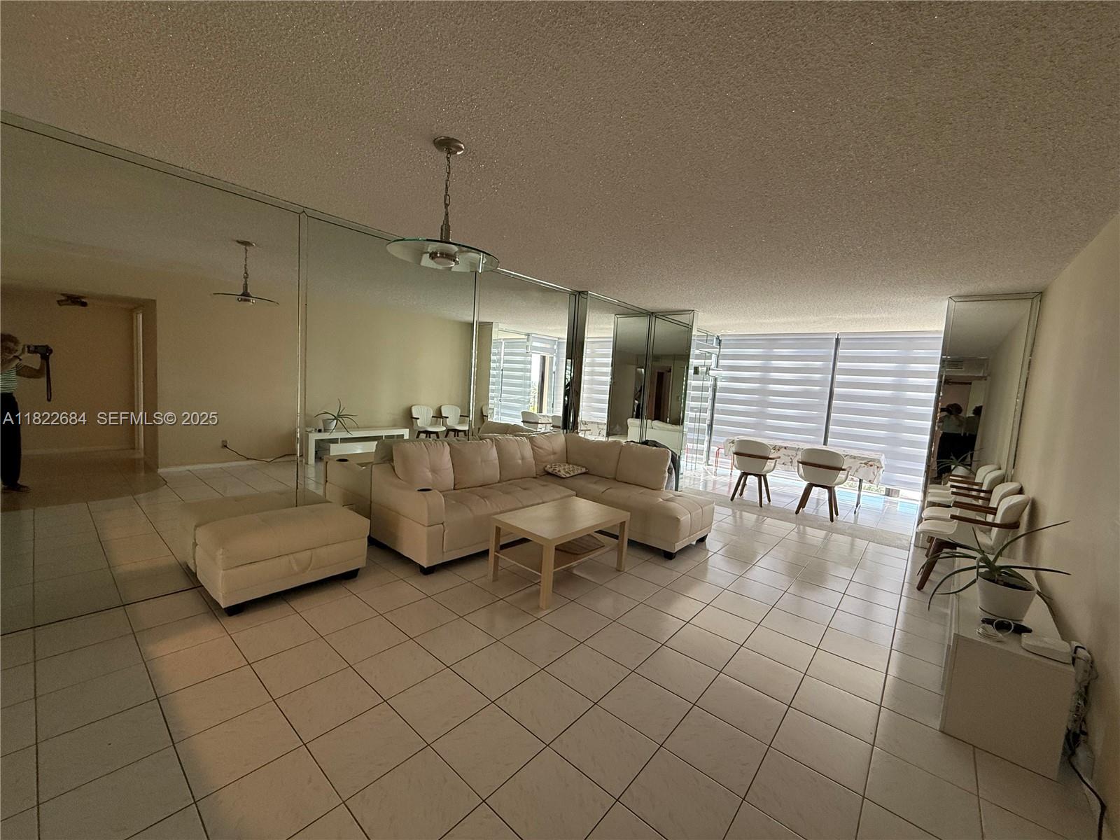 1000 Parkview Drive 905