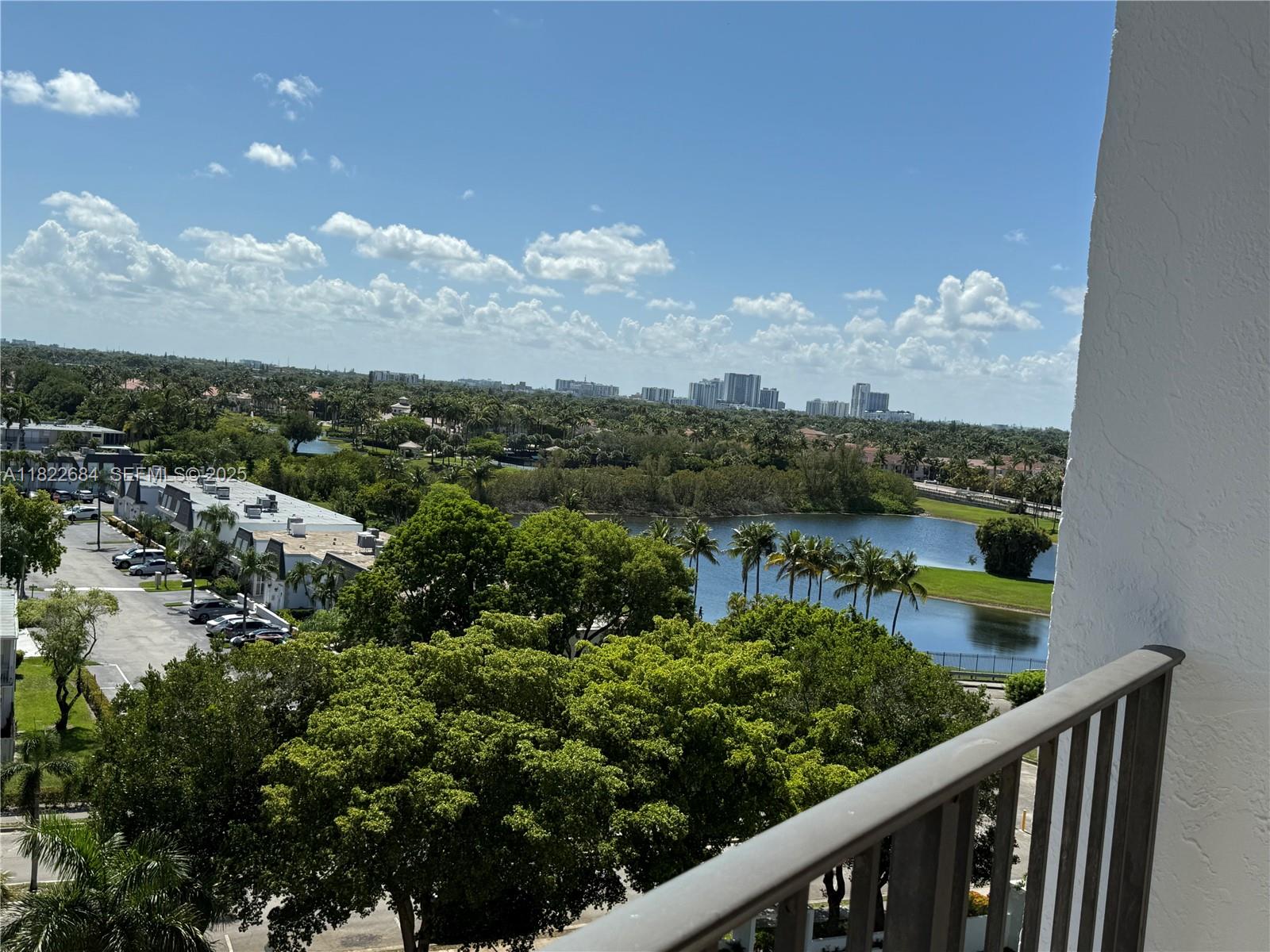 1000 Parkview Drive 905