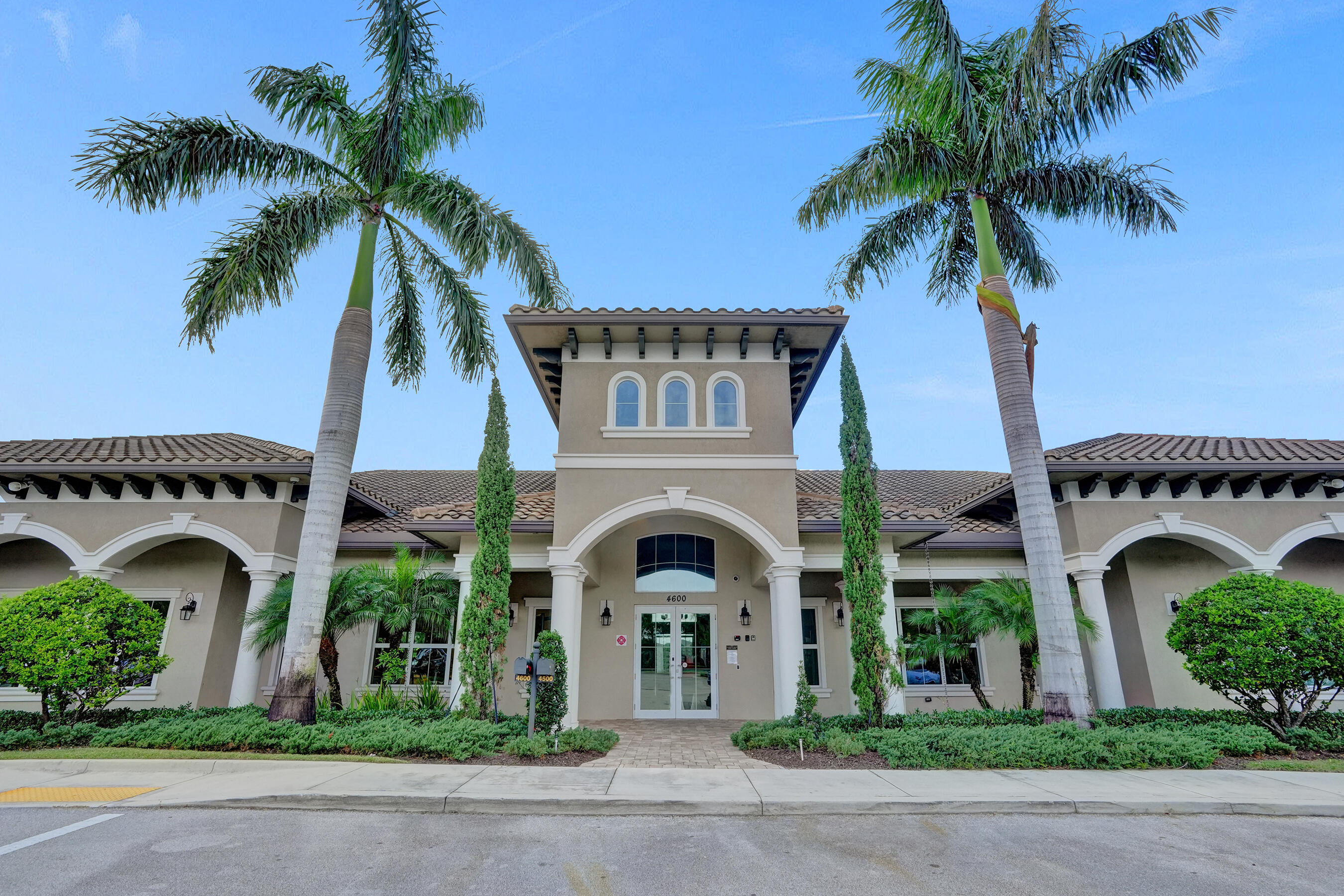1300 Eucalyptus Drive 3