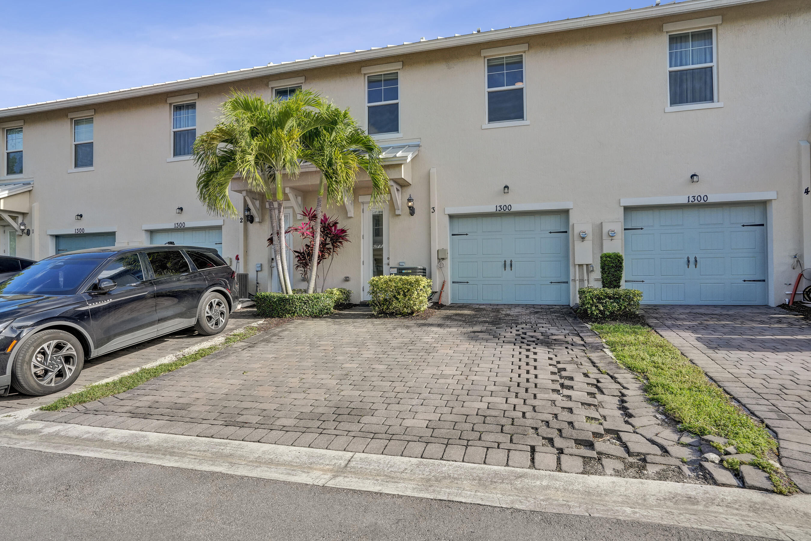 1300 Eucalyptus Drive 3