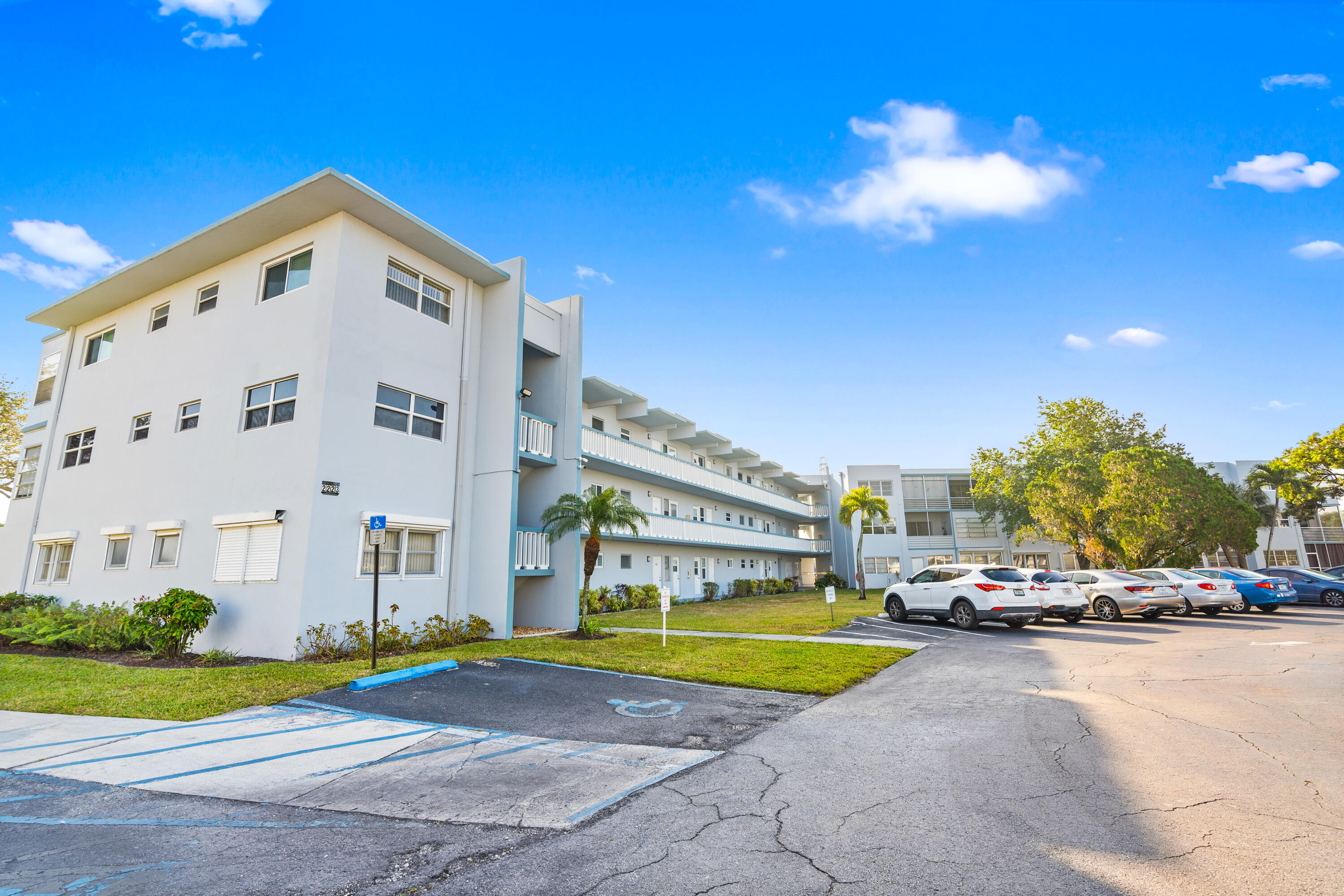 2223 PARK Lane 210