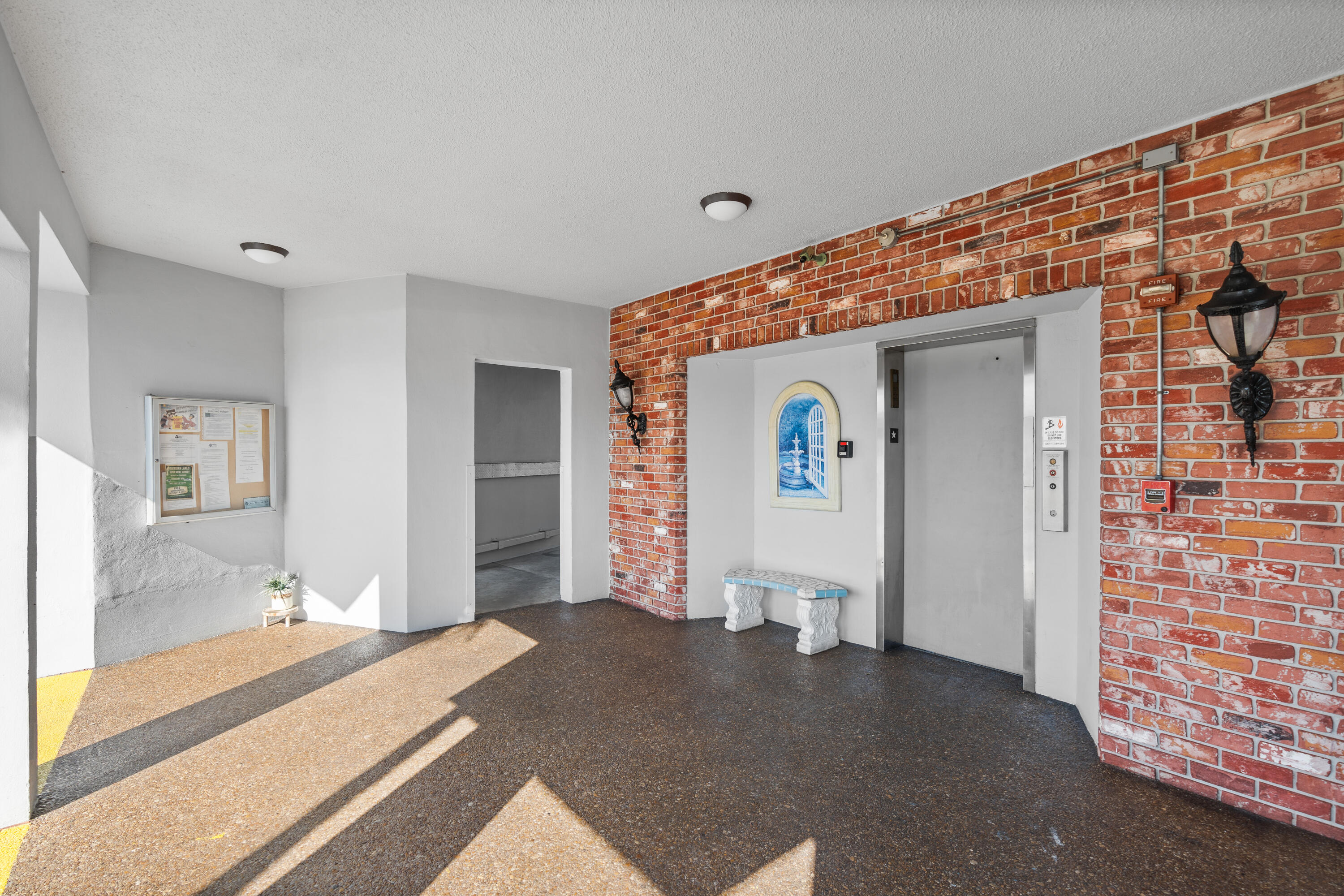 2223 PARK Lane 210