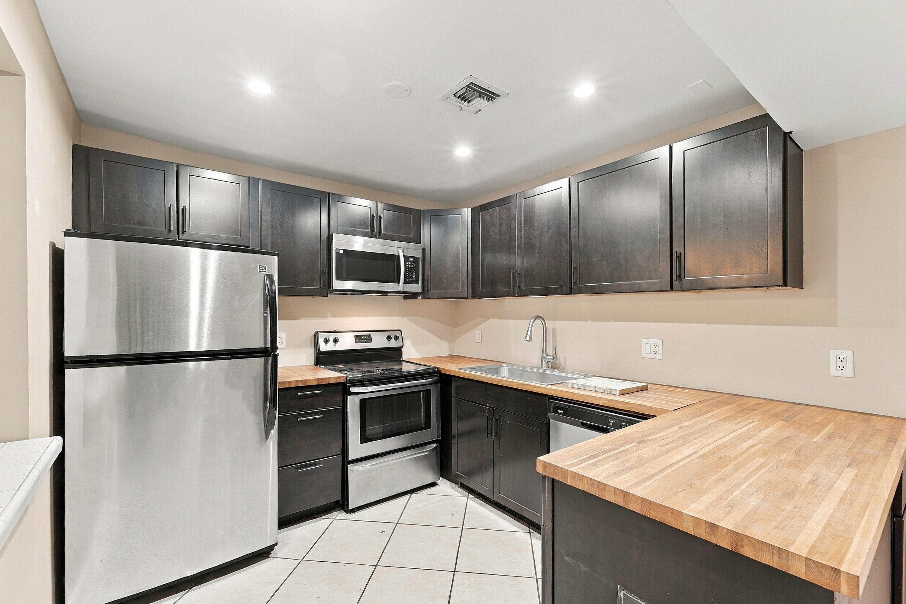 8690 NW 40th Street