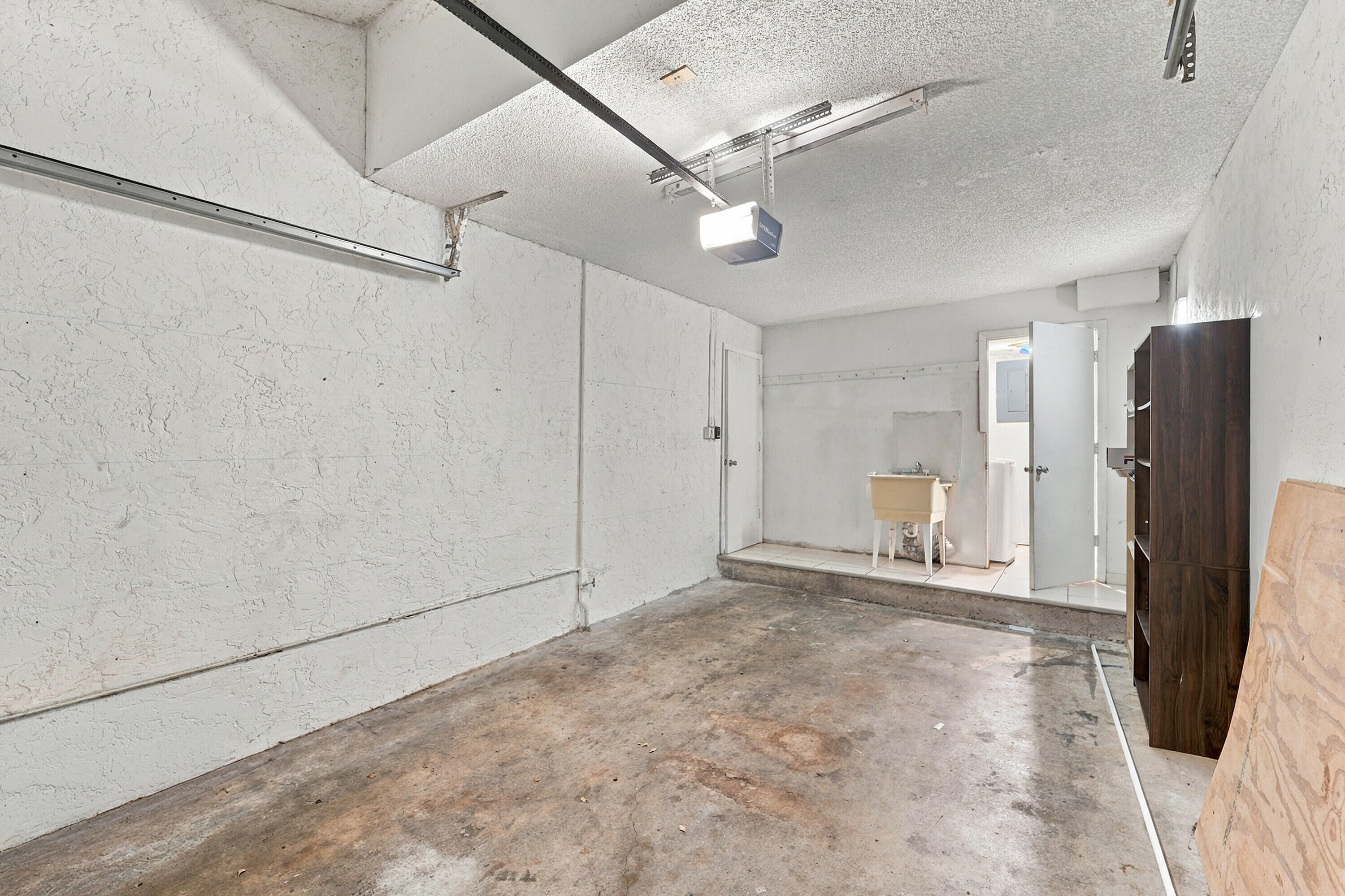 8690 NW 40th Street