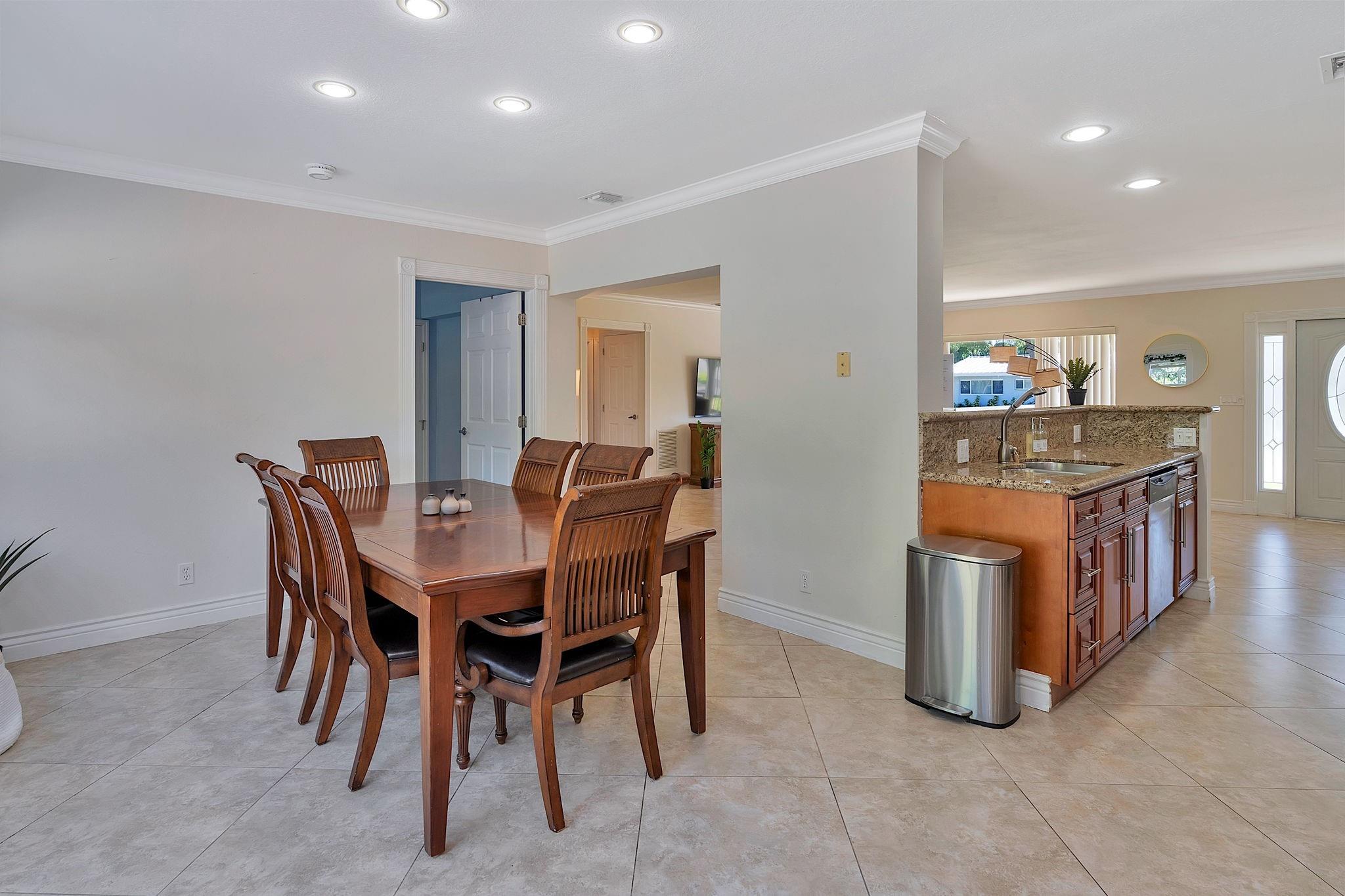 2721 NE 53rd Ct