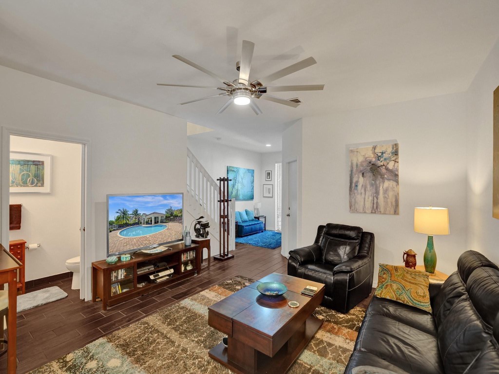 1042 NW 33rd Mnr 1042