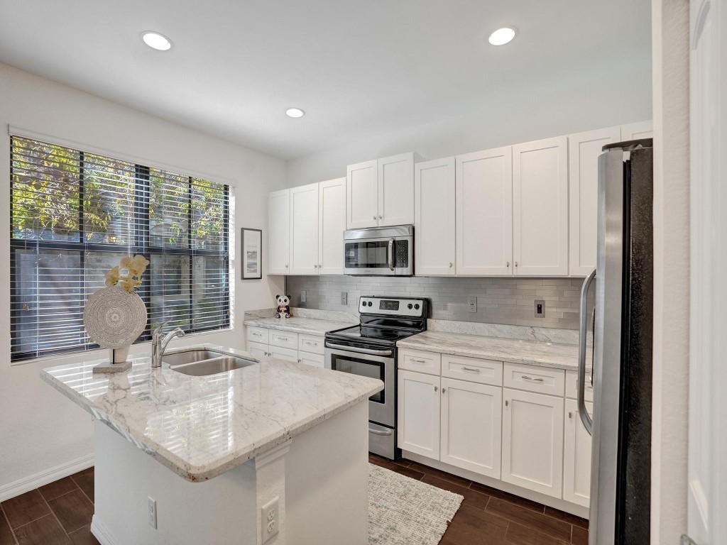 1042 NW 33rd Mnr 1042