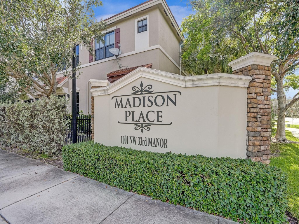 1042 NW 33rd Mnr 1042