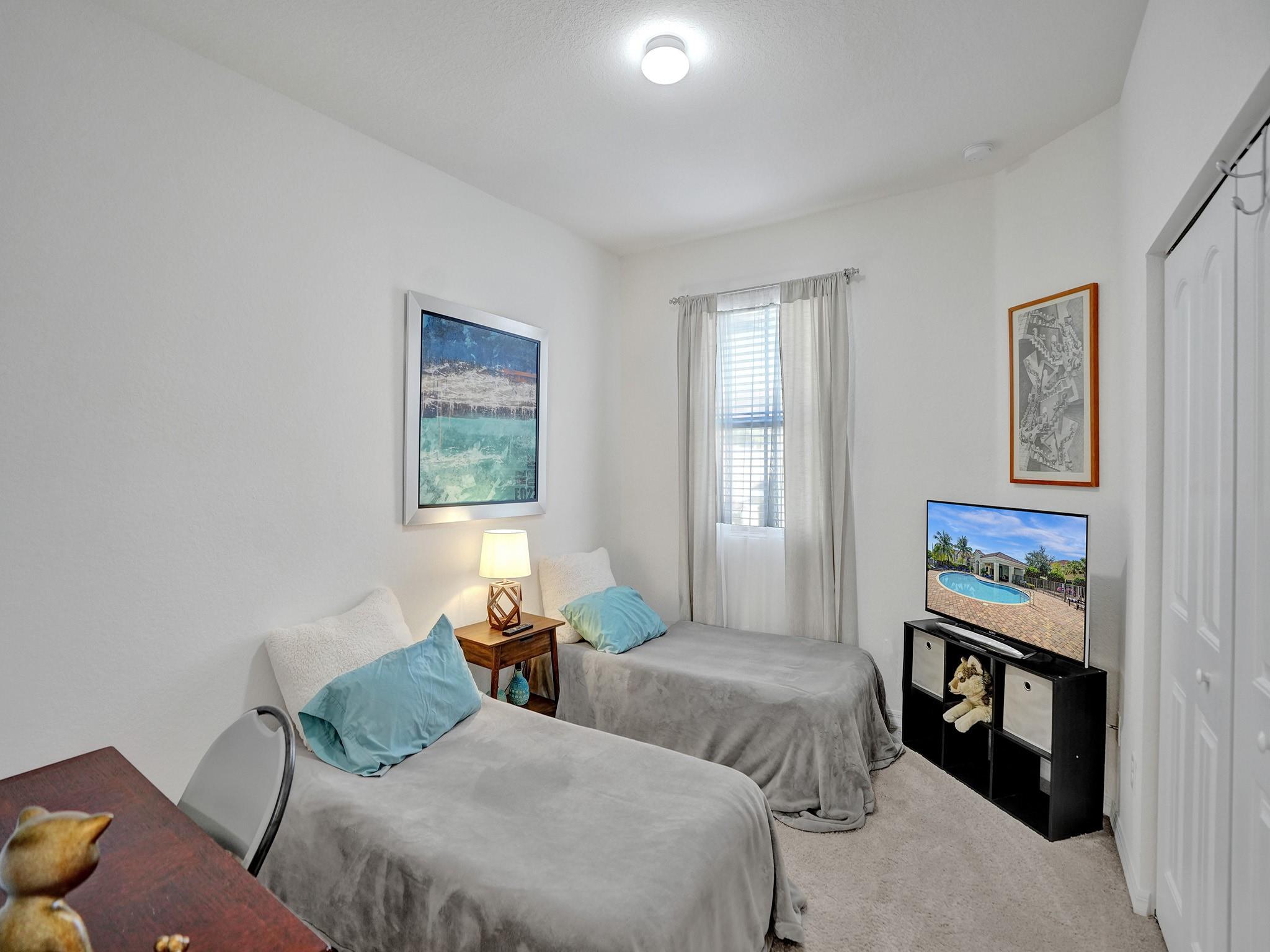 1042 NW 33rd Mnr 1042