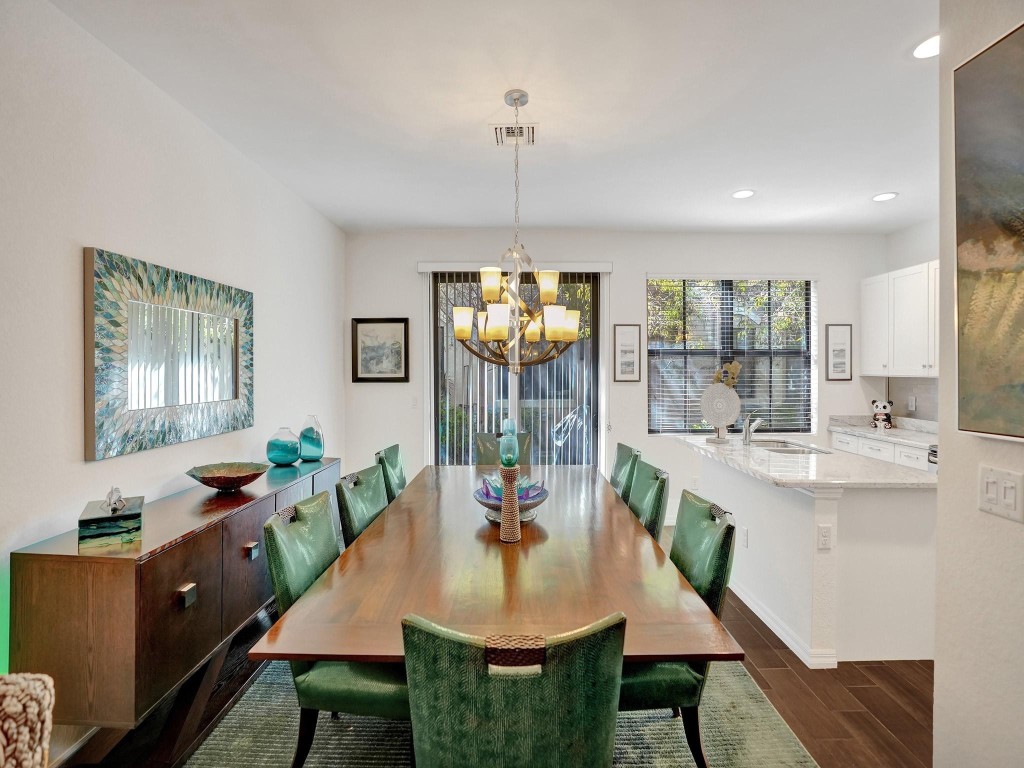 1042 NW 33rd Mnr 1042