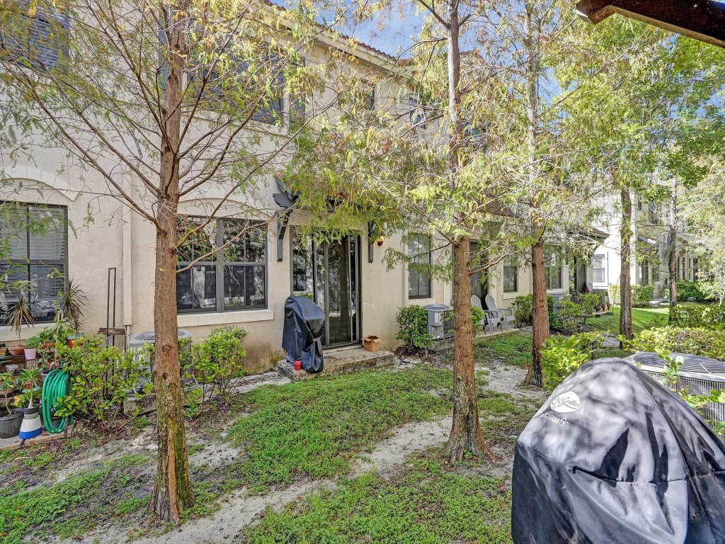 1042 NW 33rd Mnr 1042